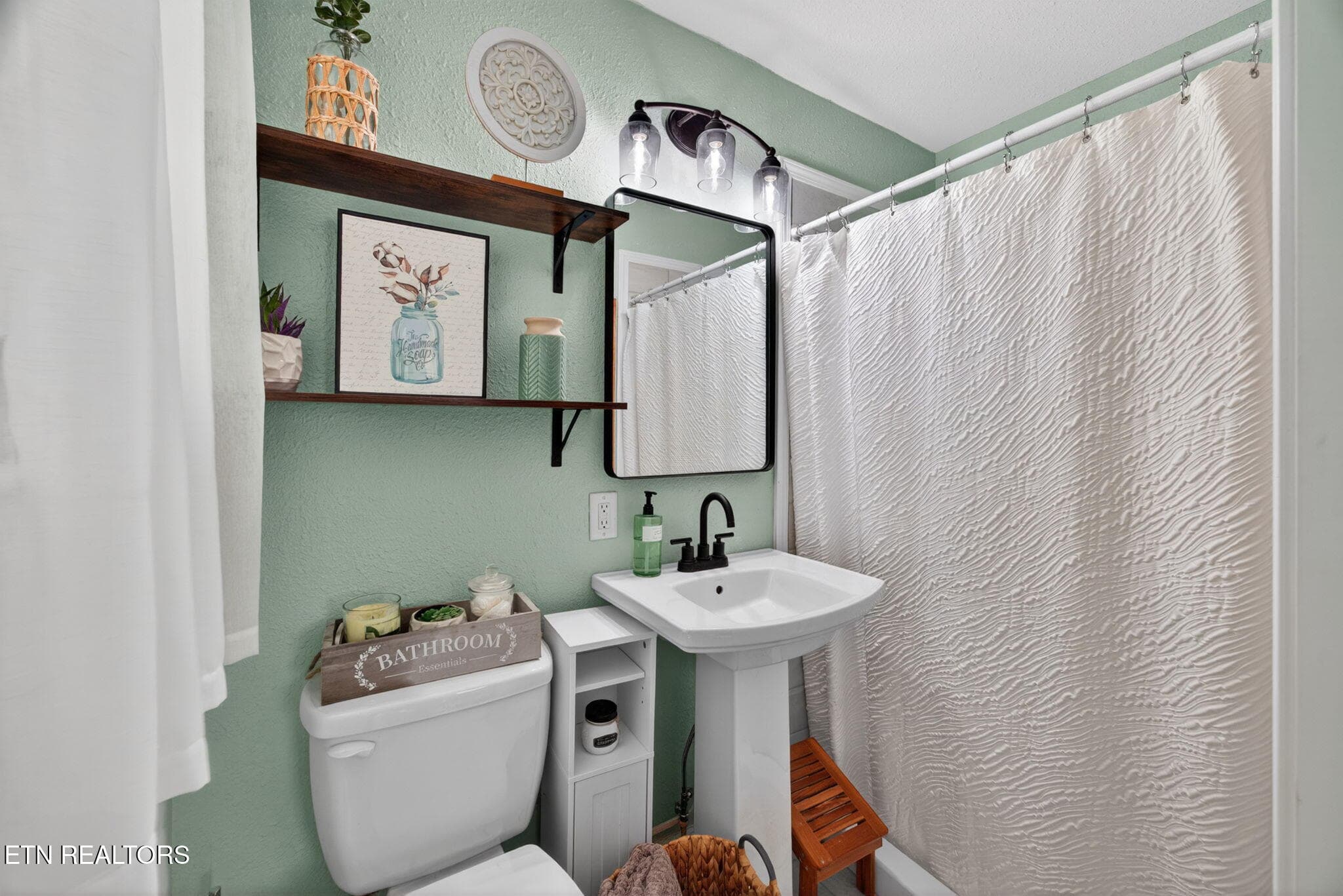 2ND FULL BATHROOM - 14910 Old State Highway 28, Pikeville, TN 37367