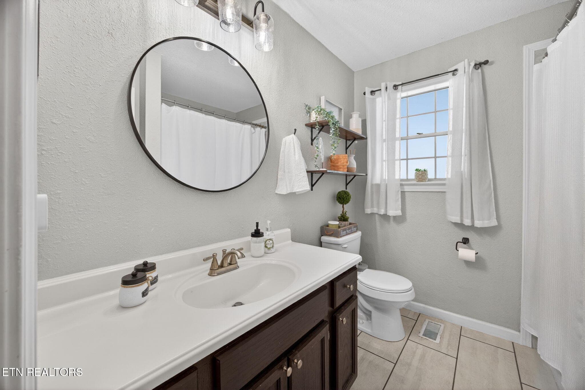 BATHROOM - 14910 Old State Highway 28, Pikeville, TN 37367