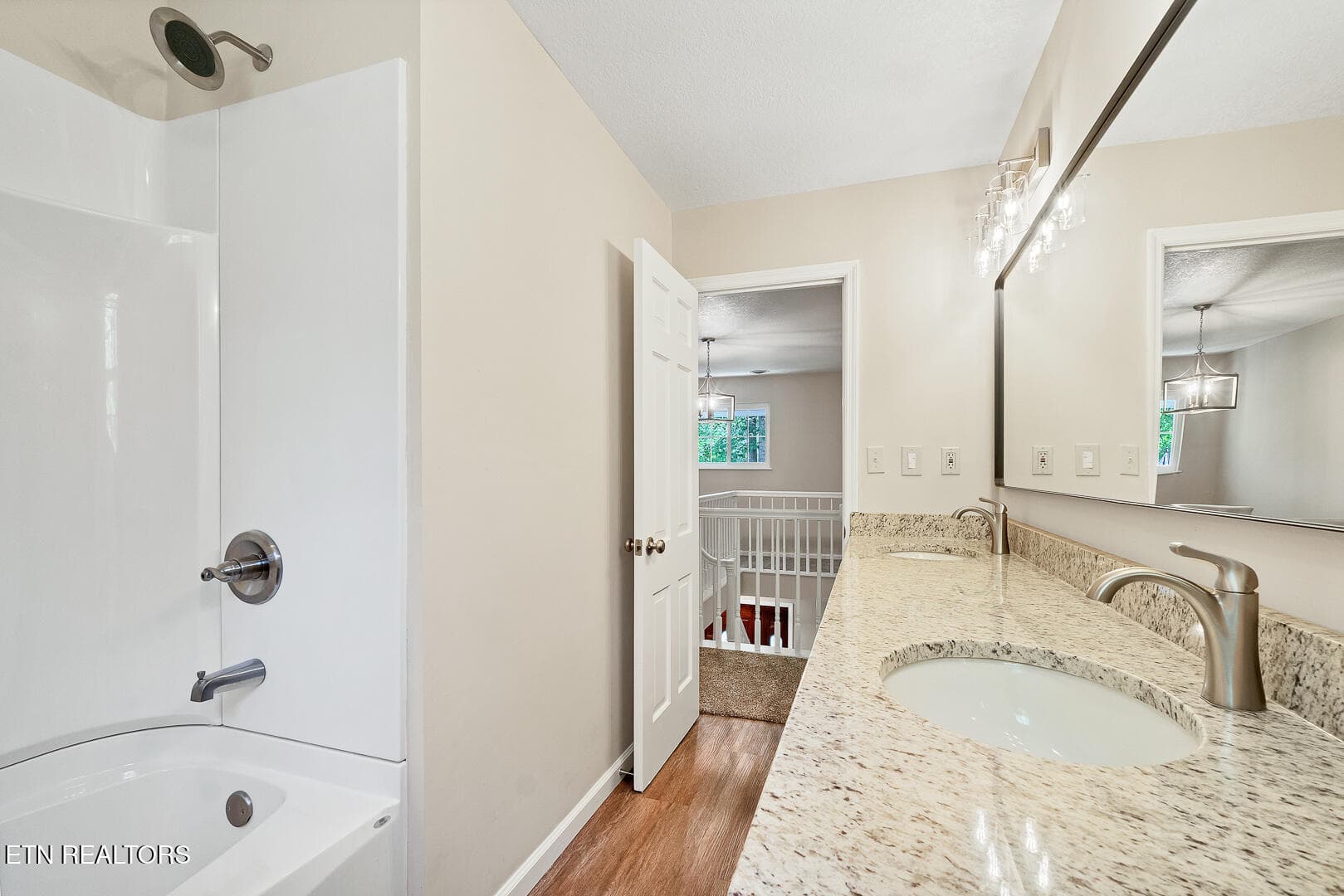 Hall Bath - 6842 Four Mile Rd, Maryville, TN 37803