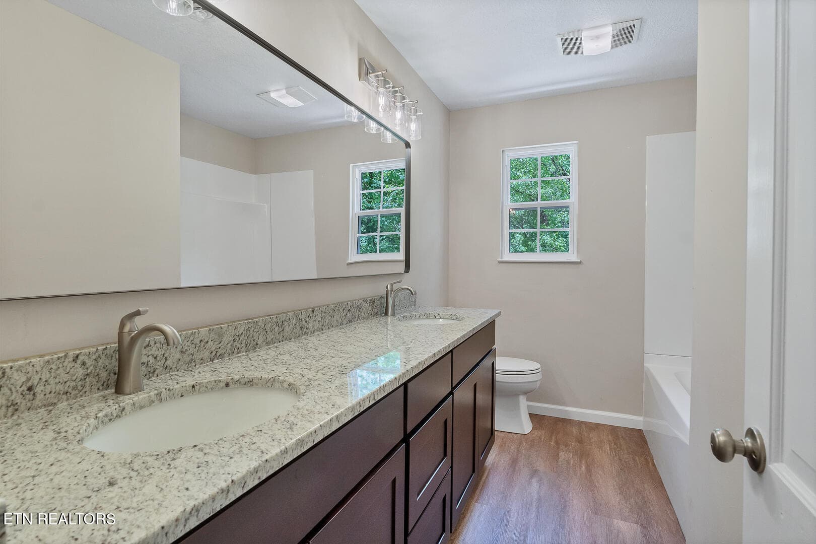 Hall Bath - 6842 Four Mile Rd, Maryville, TN 37803