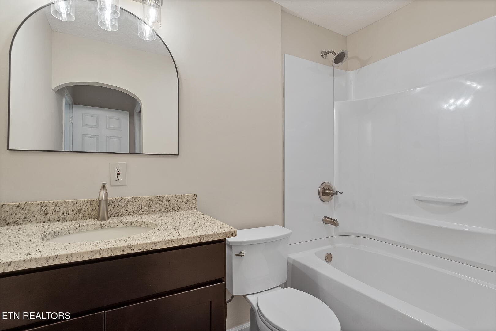 Primary Bath - 6842 Four Mile Rd, Maryville, TN 37803