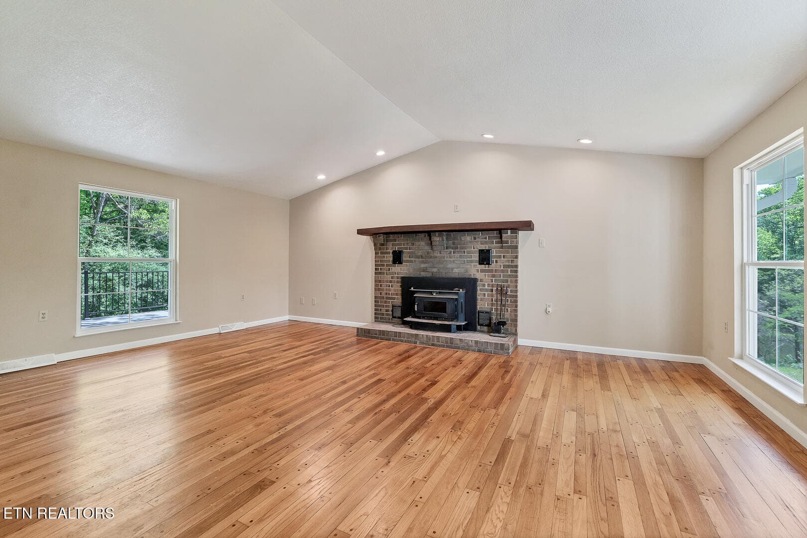 Family Room - 6842 Four Mile Rd, Maryville, TN 37803