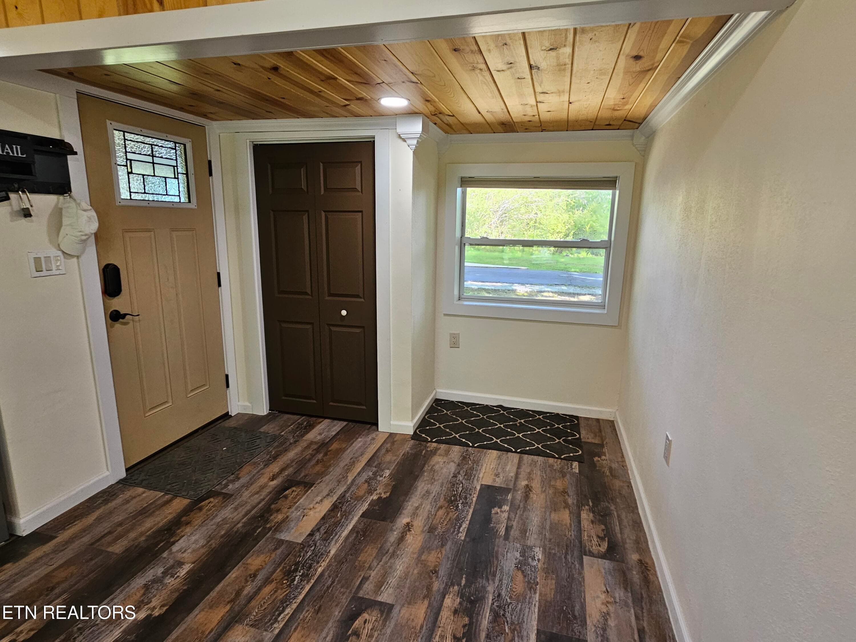 Foyer - 355 Eli Lane, Oneida, TN 37841