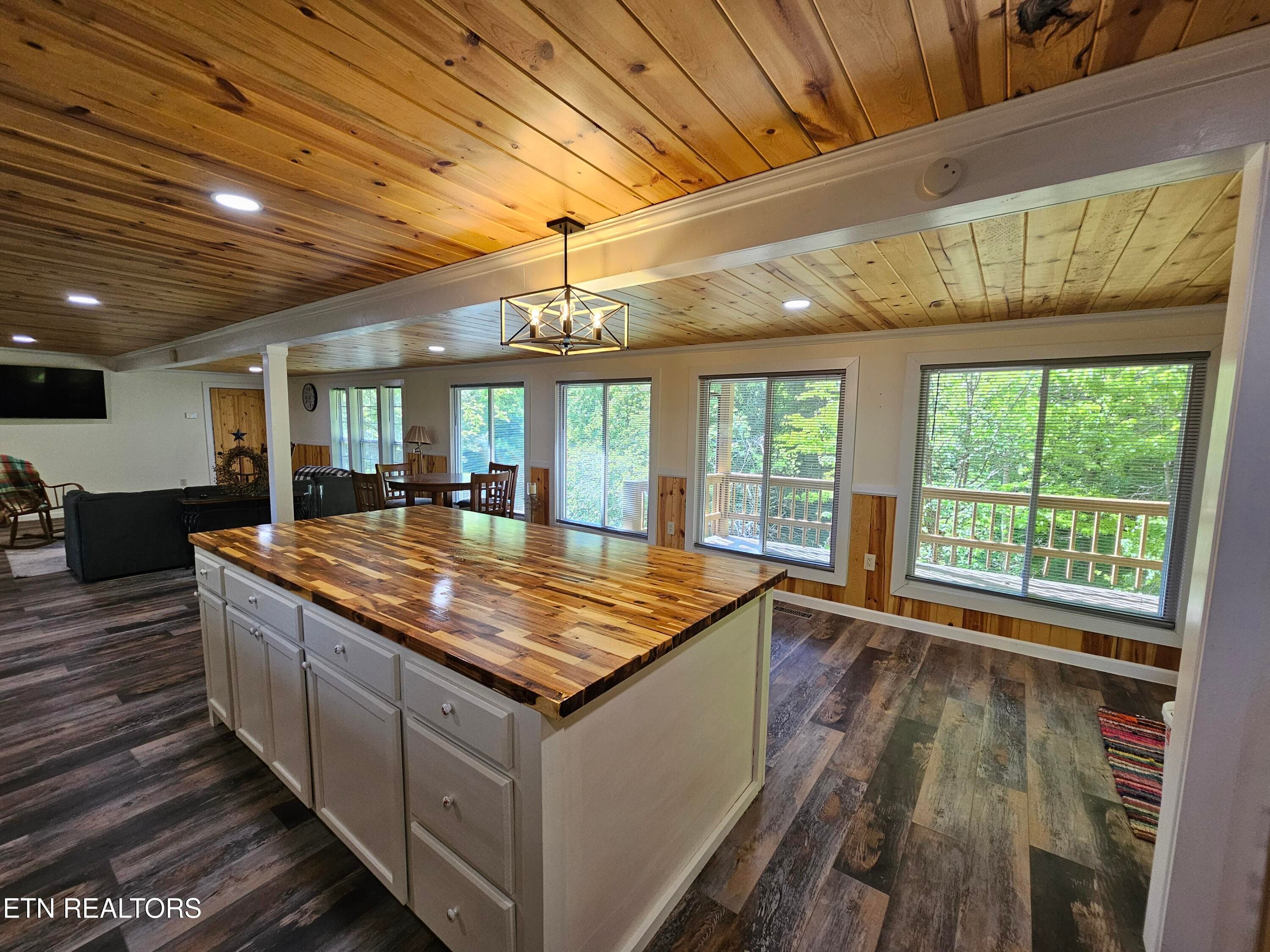 Wall of Windows - 355 Eli Lane, Oneida, TN 37841