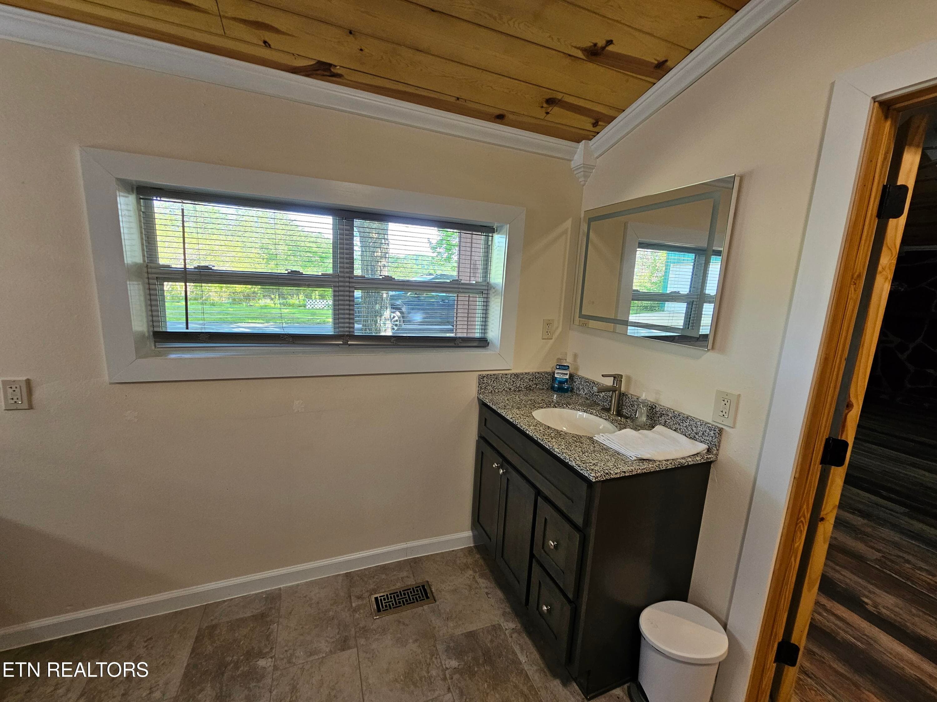 Primary BR - 355 Eli Lane, Oneida, TN 37841