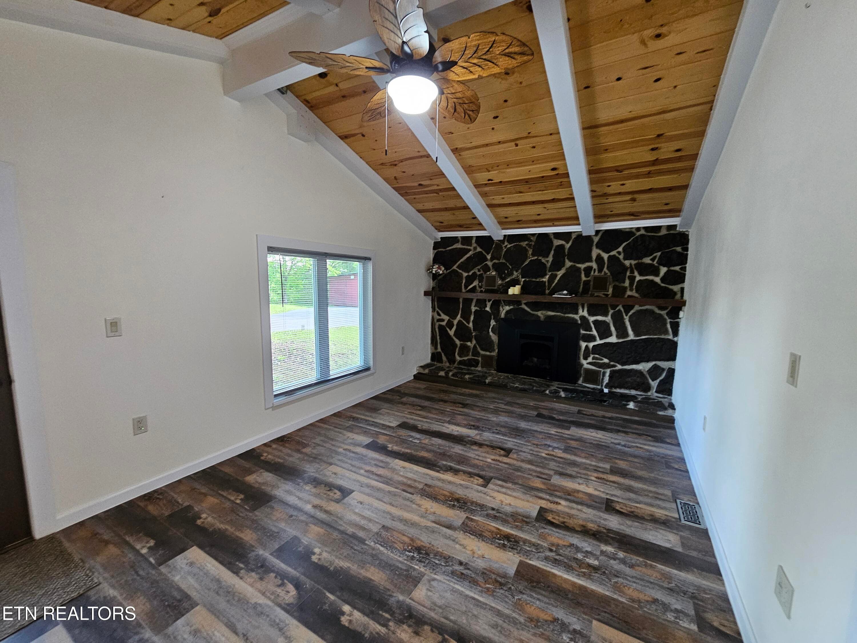 Primary BR - 355 Eli Lane, Oneida, TN 37841