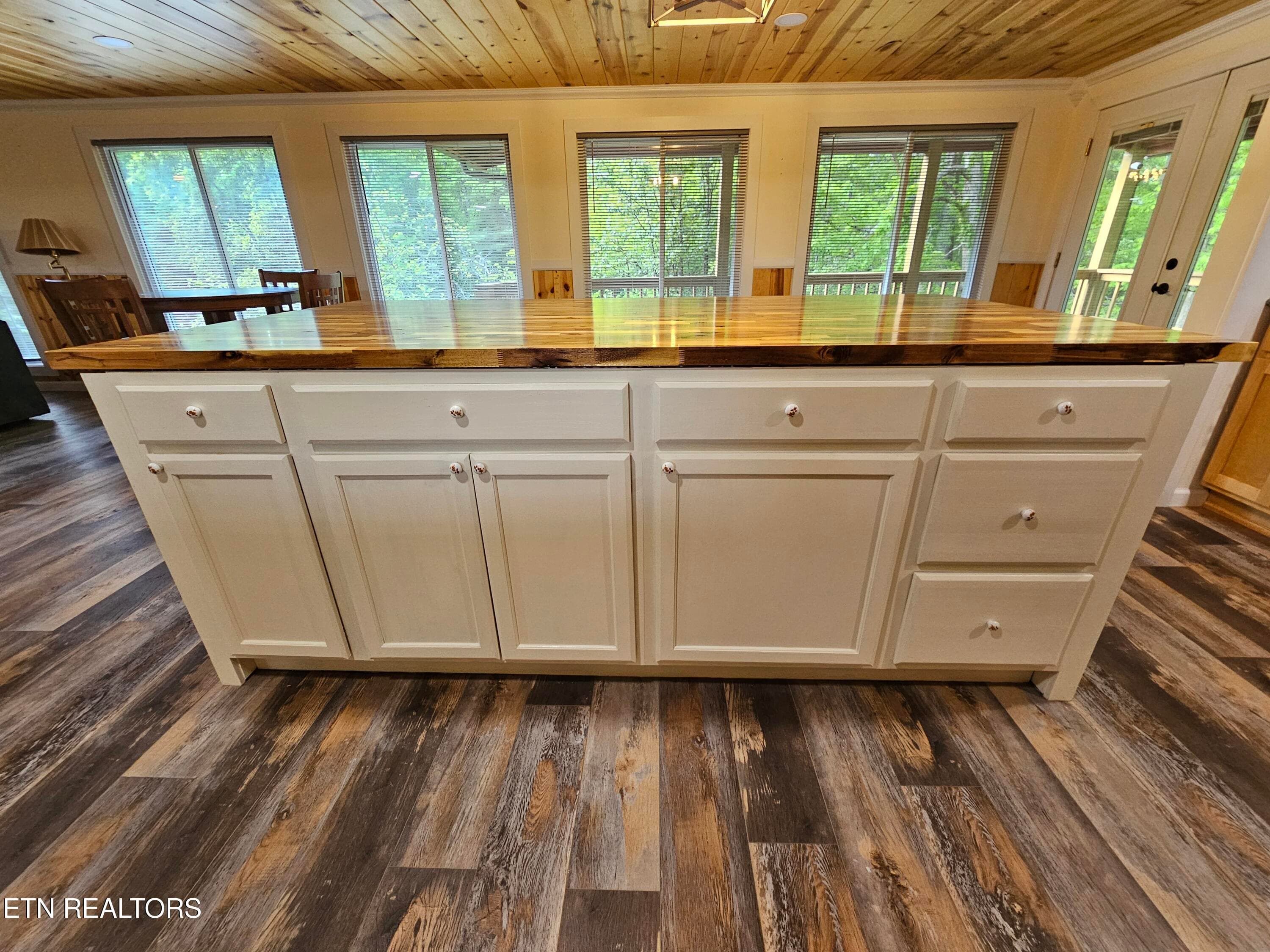 Island with Extra Storage - 355 Eli Lane, Oneida, TN 37841