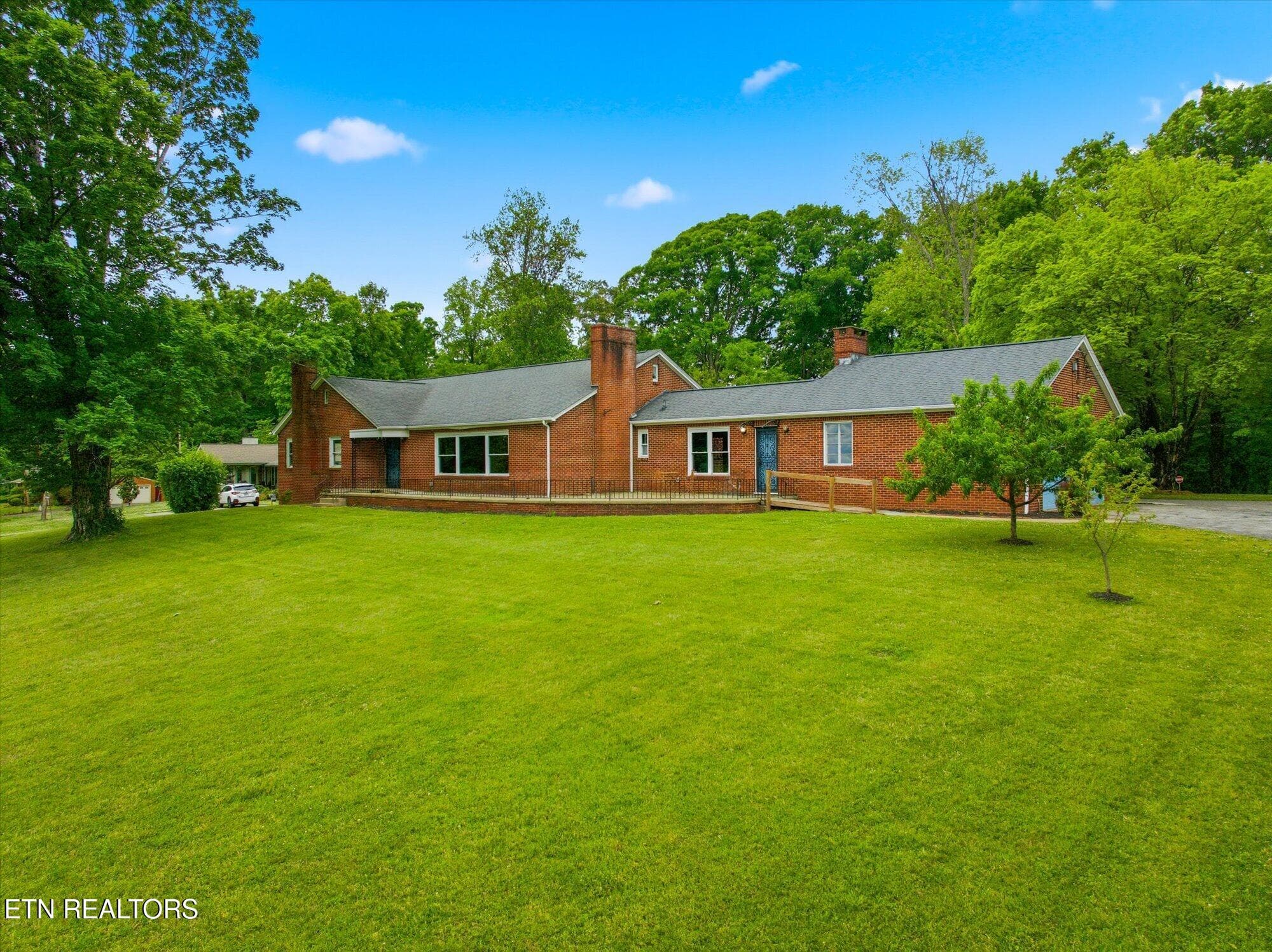 Garage side entry - 5215 E Sunset Rd, Knoxville, TN 37914, Knoxville