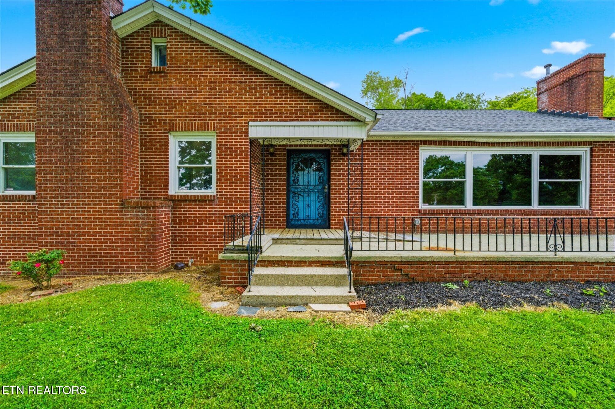 Front Patio - 5215 E Sunset Rd, Knoxville, TN 37914, Knoxville