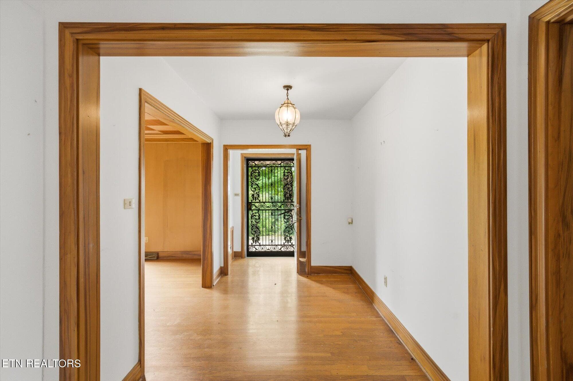 Front Entry - 5215 E Sunset Rd, Knoxville, TN 37914, Knoxville