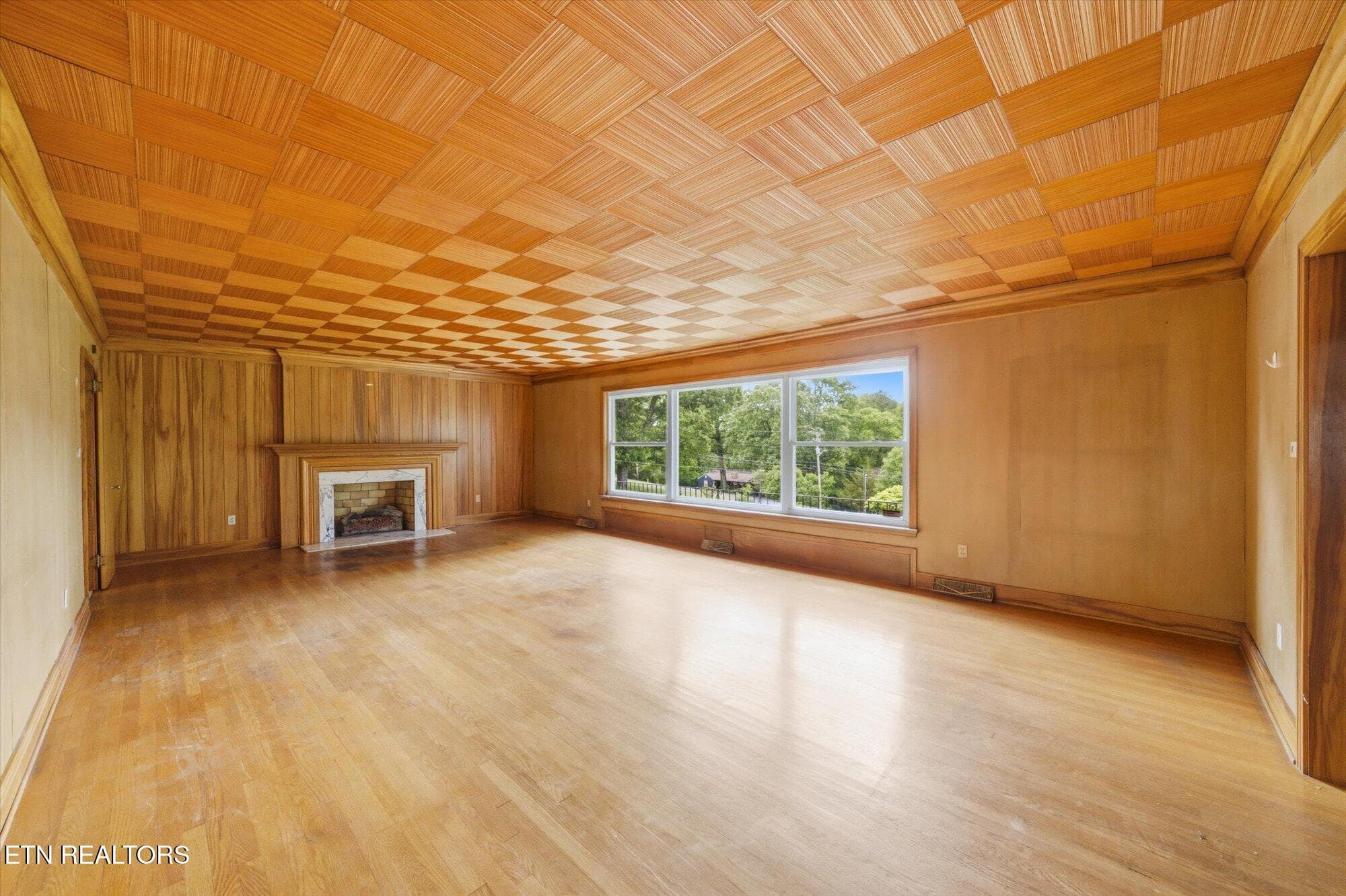Living Room - 5215 E Sunset Rd, Knoxville, TN 37914, Knoxville