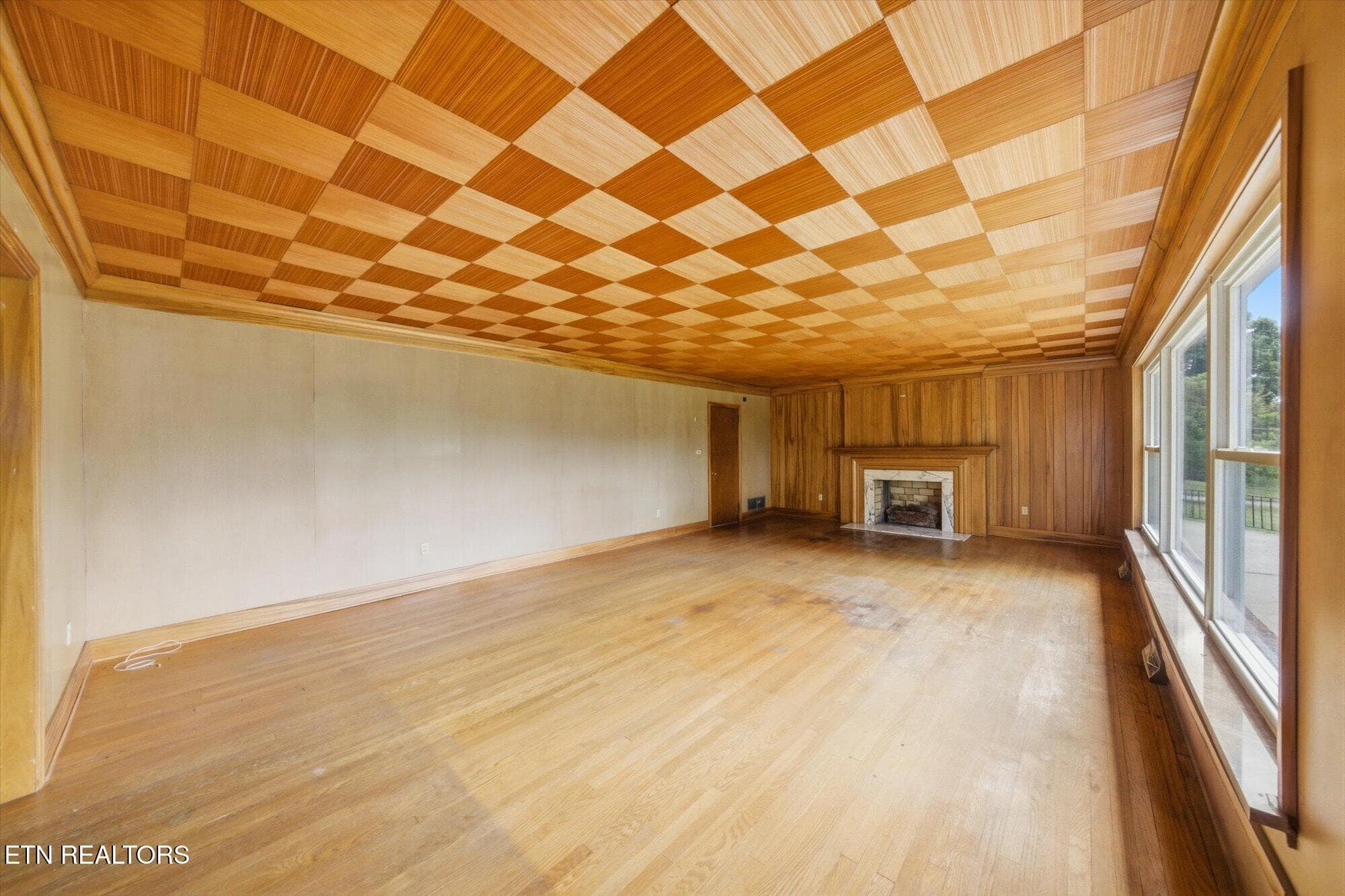 Living Room - 5215 E Sunset Rd, Knoxville, TN 37914, Knoxville