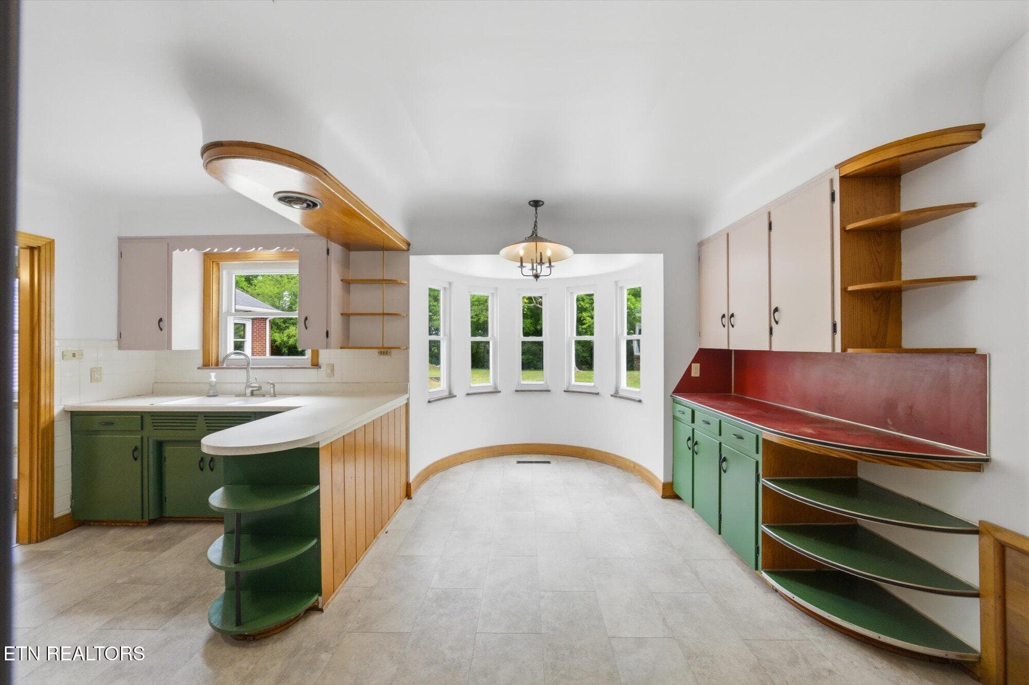 Kitchen - 5215 E Sunset Rd, Knoxville, TN 37914, Knoxville
