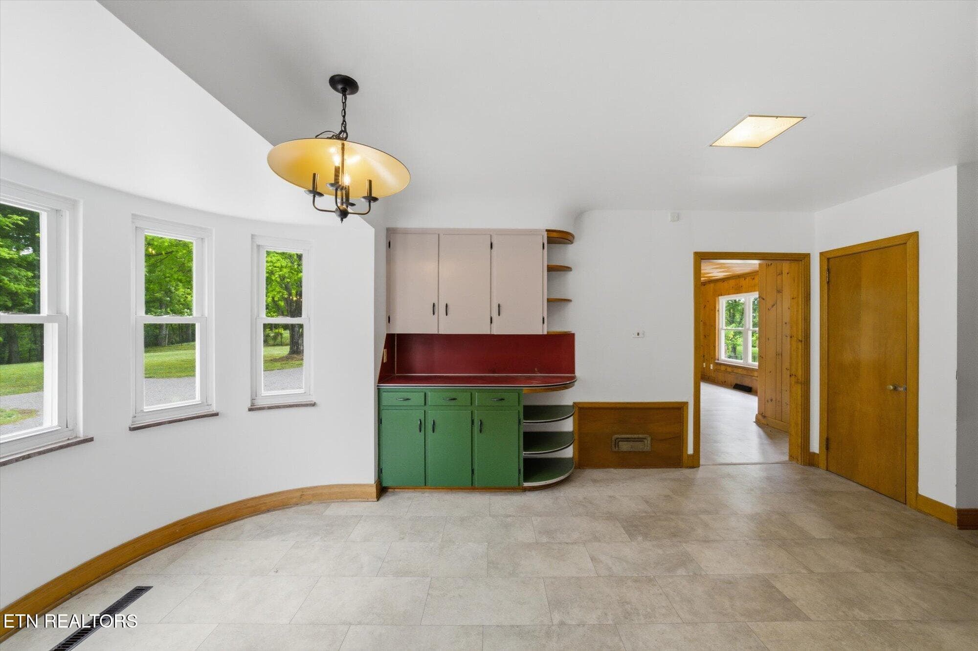 Kitchen - 5215 E Sunset Rd, Knoxville, TN 37914, Knoxville