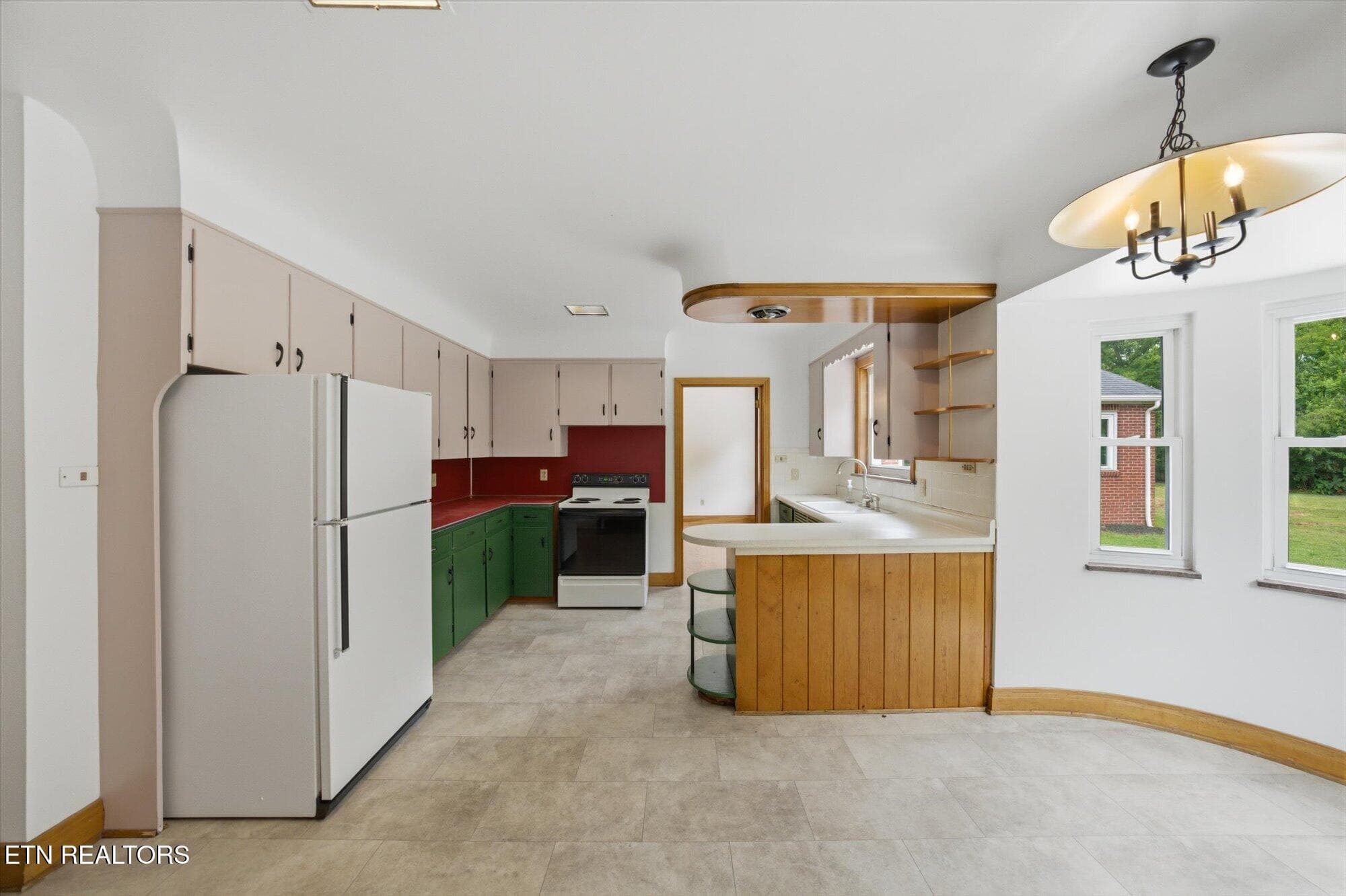 Kitchen - 5215 E Sunset Rd, Knoxville, TN 37914, Knoxville