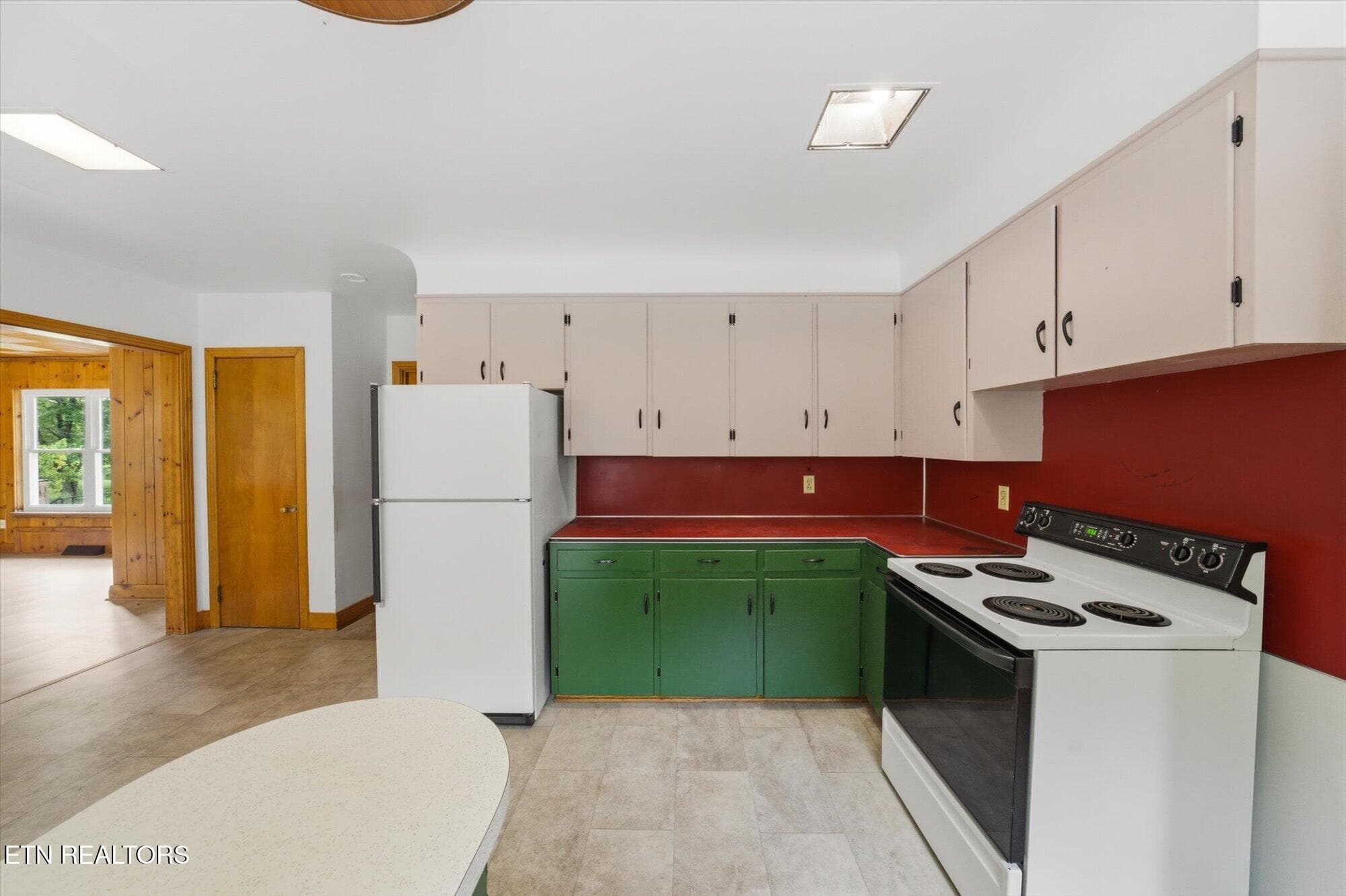 Kitchen - 5215 E Sunset Rd, Knoxville, TN 37914, Knoxville