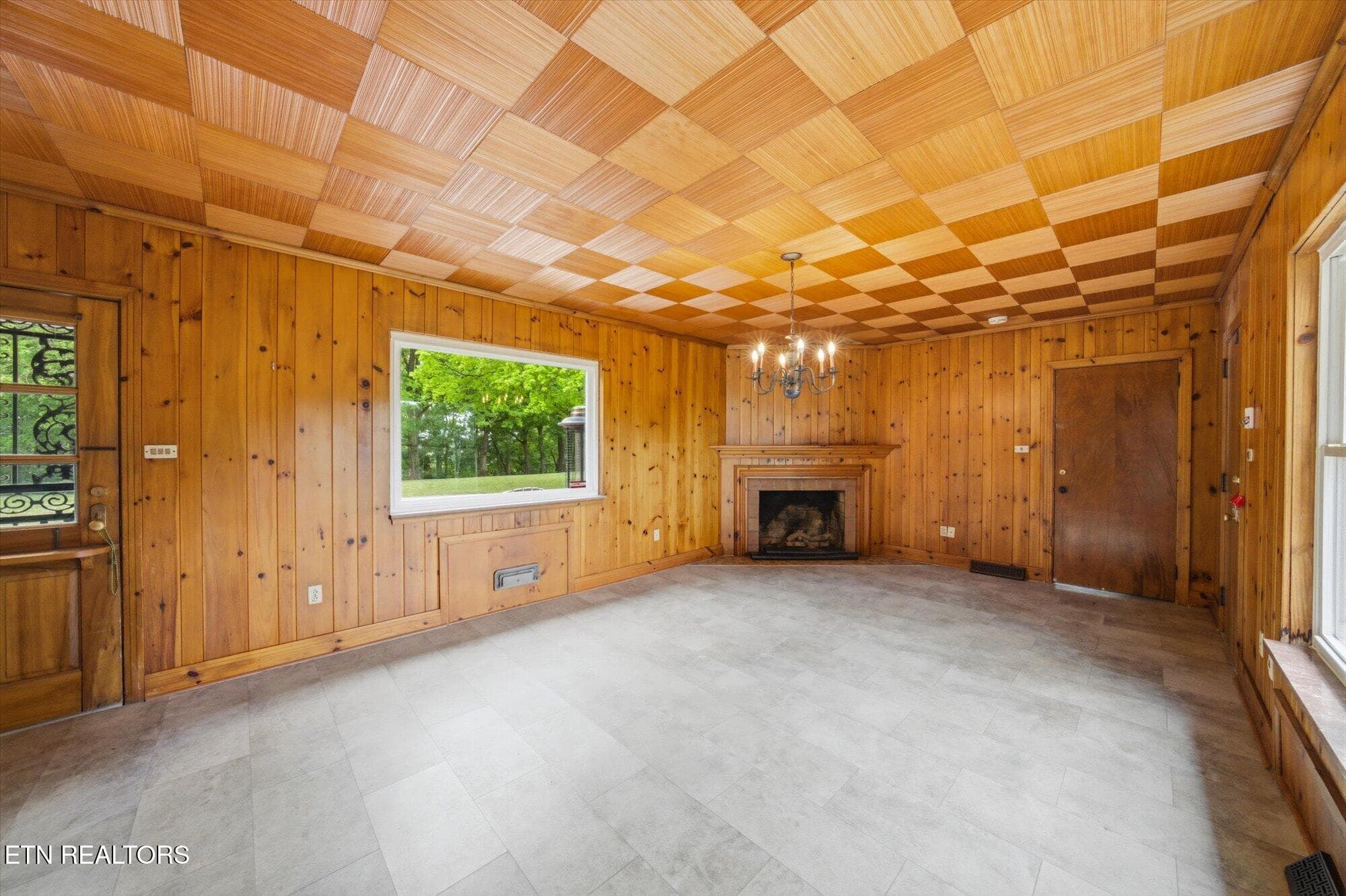 Den - 5215 E Sunset Rd, Knoxville, TN 37914, Knoxville