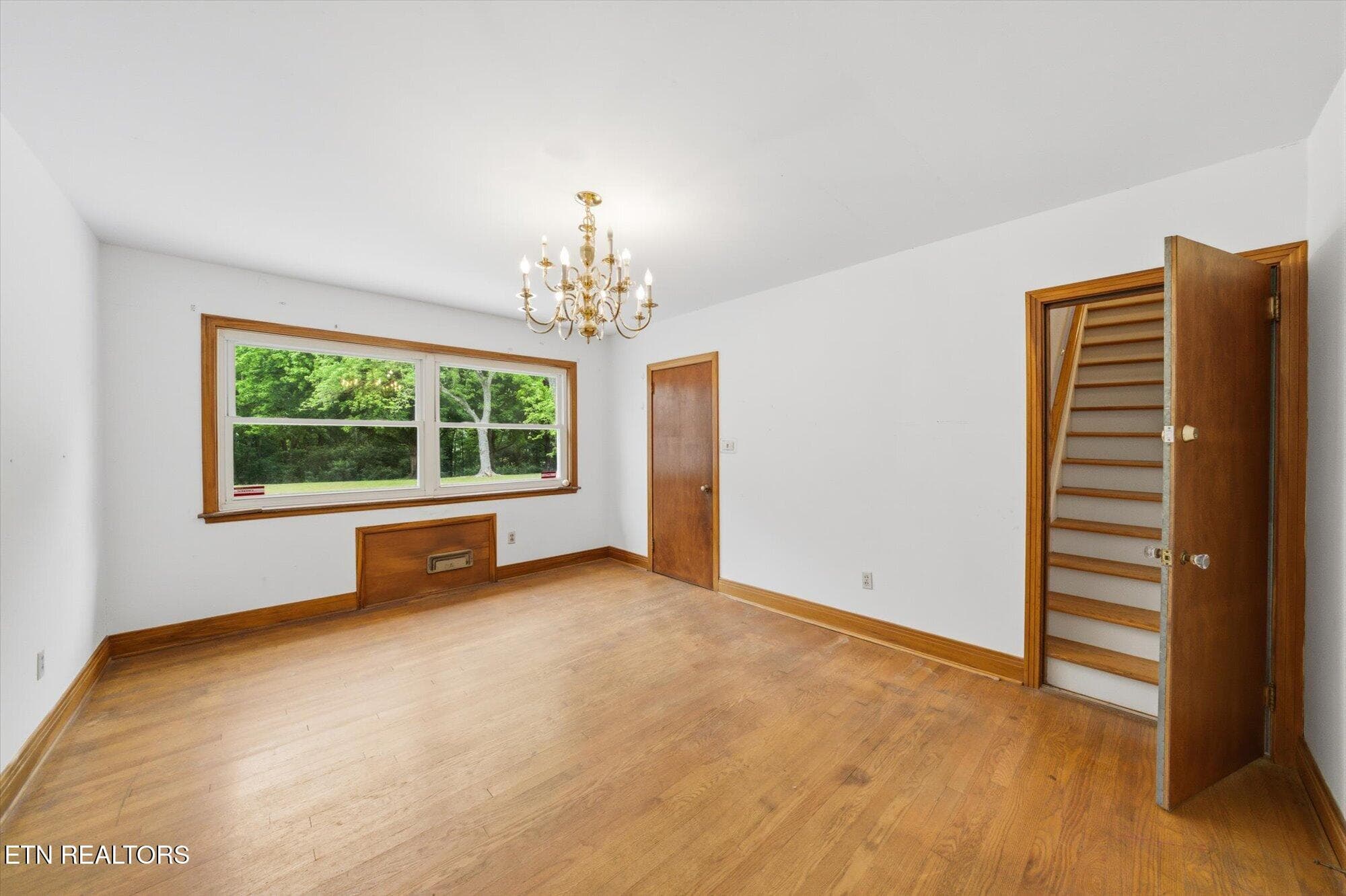 Dining Room - 5215 E Sunset Rd, Knoxville, TN 37914, Knoxville