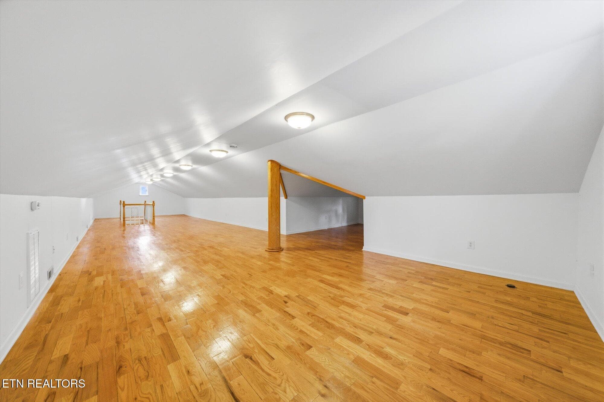 Upper Bonus Room - 5215 E Sunset Rd, Knoxville, TN 37914, Knoxville