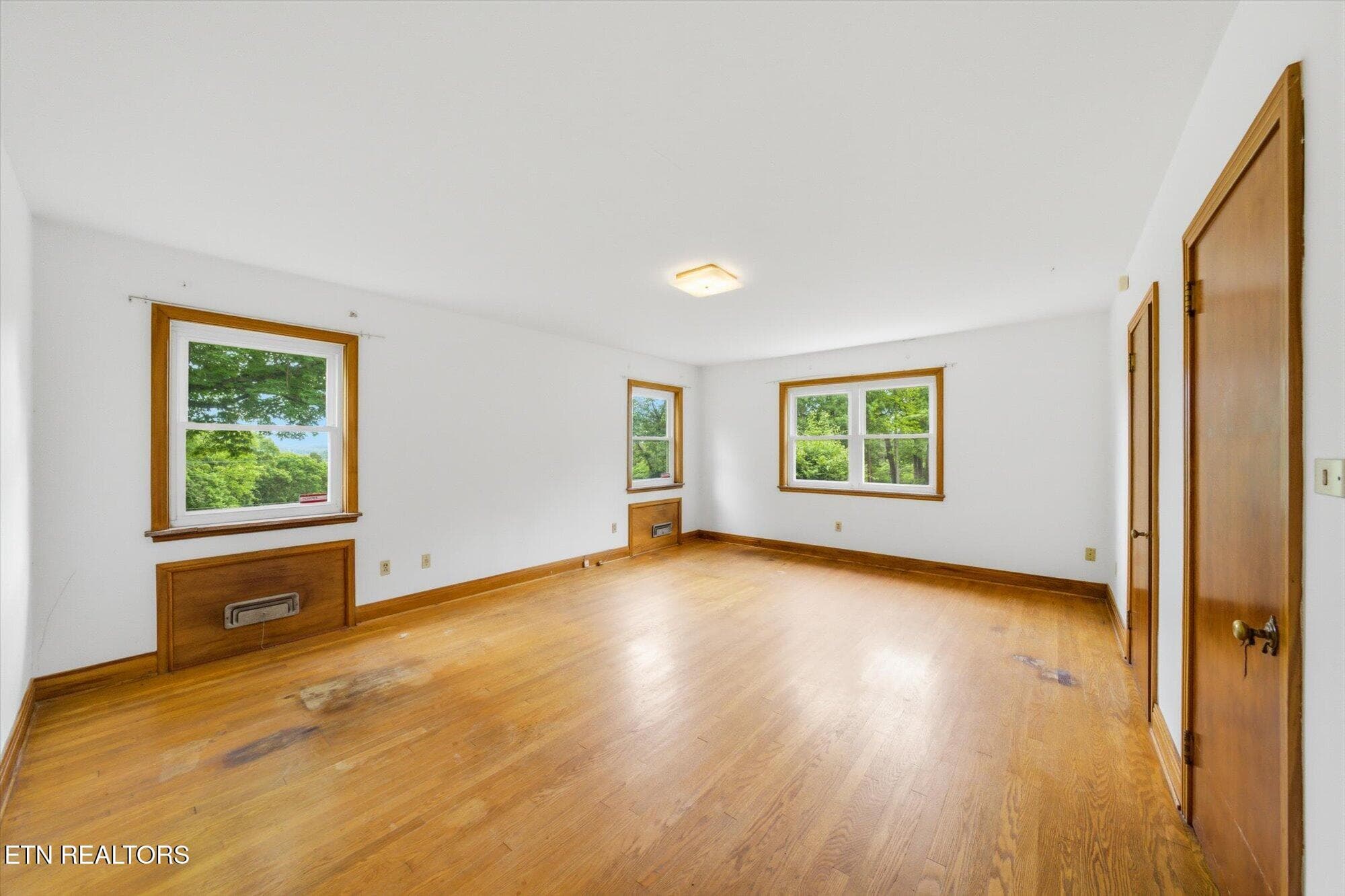 Primary Bedroom - 5215 E Sunset Rd, Knoxville, TN 37914, Knoxville