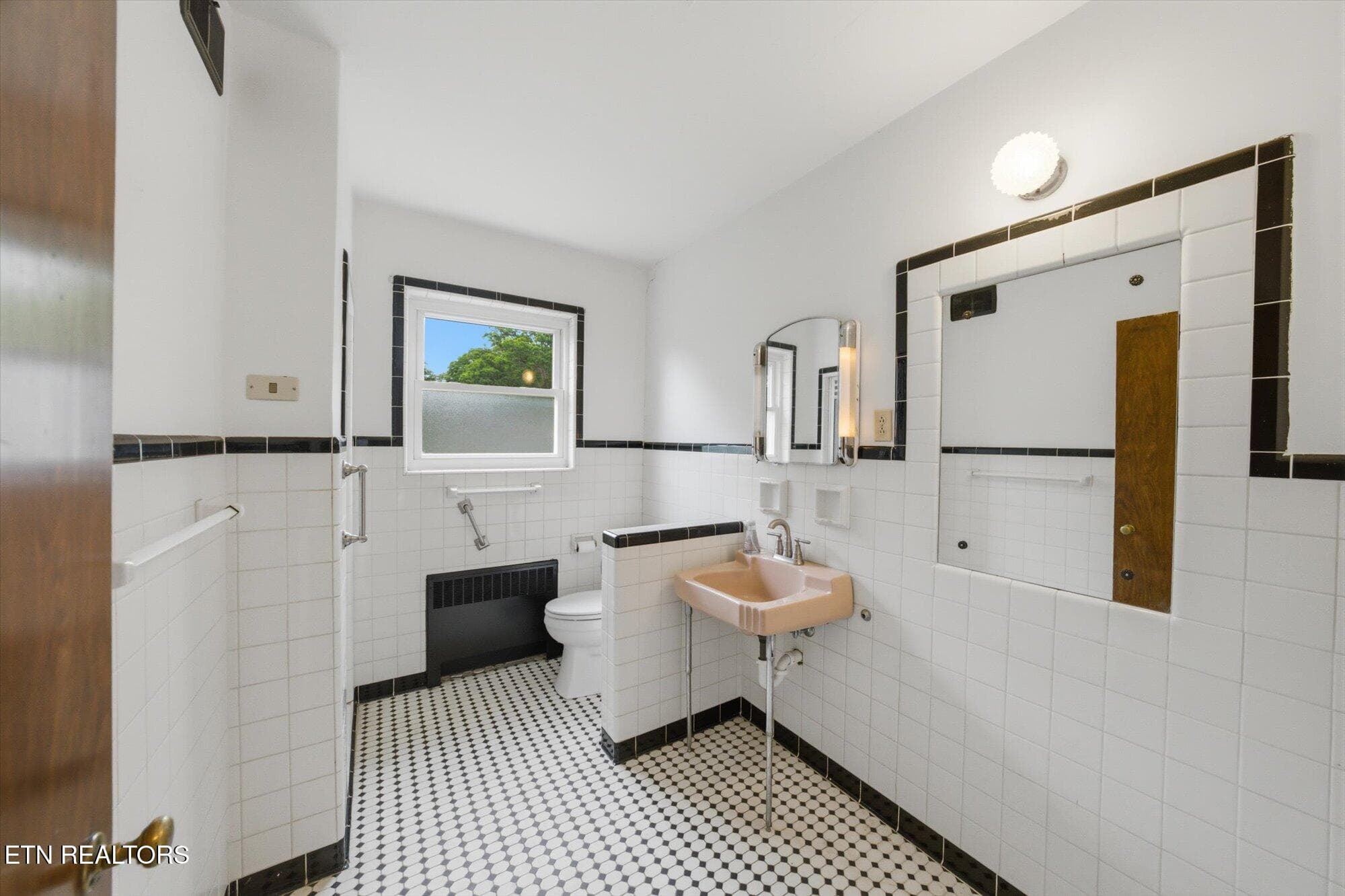 Bathroom #2 - 5215 E Sunset Rd, Knoxville, TN 37914, Knoxville