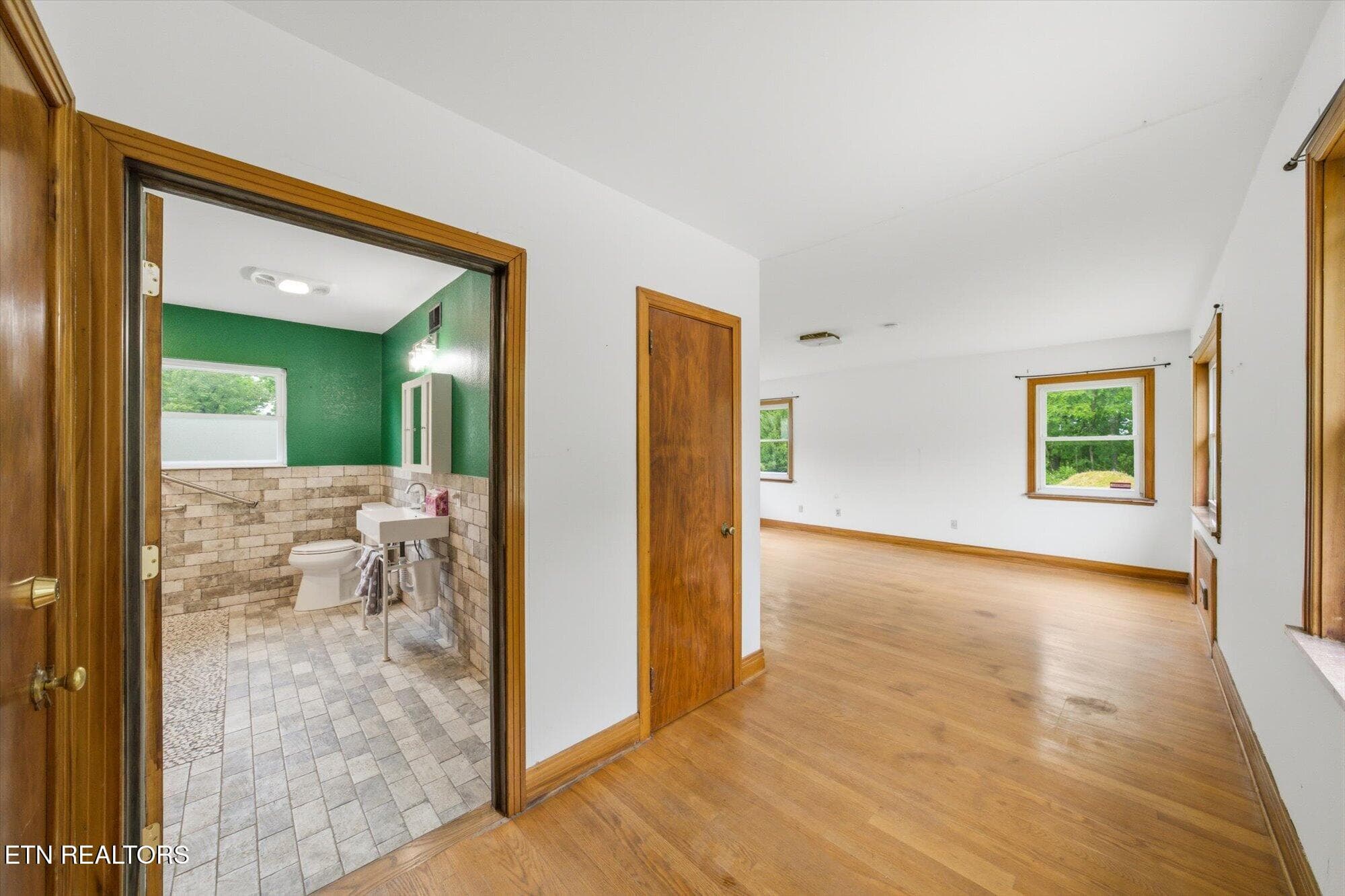 Primary Bedroom - 5215 E Sunset Rd, Knoxville, TN 37914, Knoxville