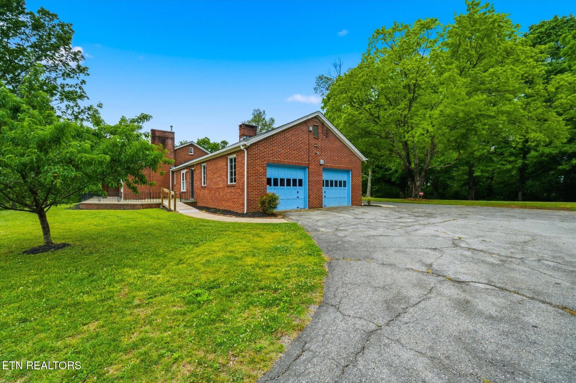 Garage - 5215 E Sunset Rd, Knoxville, TN 37914, Knoxville