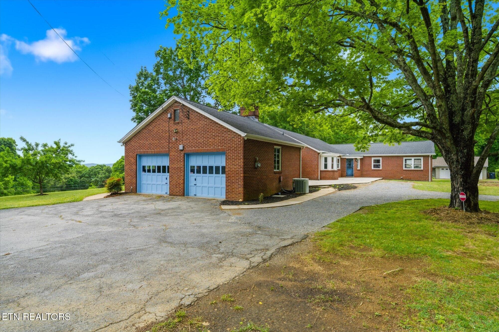 Garage - 5215 E Sunset Rd, Knoxville, TN 37914, Knoxville