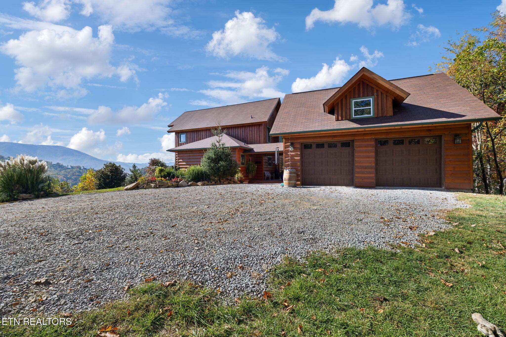 Garage/parking - 1642 Little Cove Rd, Sevierville, TN 37862