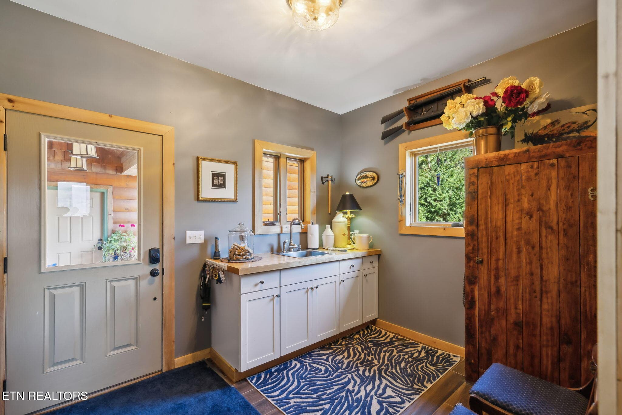 Side entry/mud room - 1642 Little Cove Rd, Sevierville, TN 37862