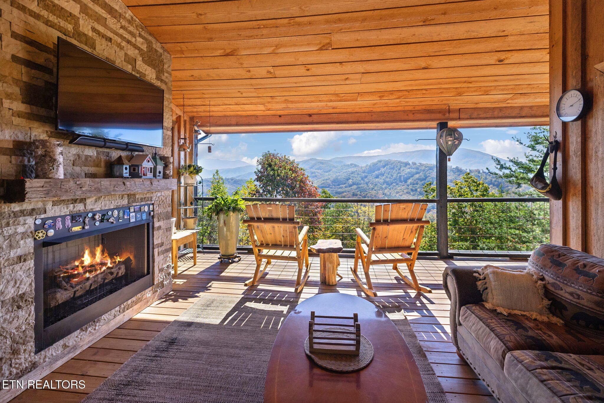 Upper outdoor patio - 1642 Little Cove Rd, Sevierville, TN 37862