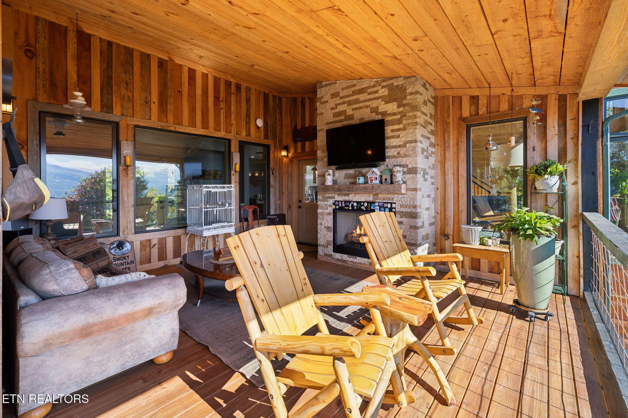 Upper outdoor patio - 1642 Little Cove Rd, Sevierville, TN 37862