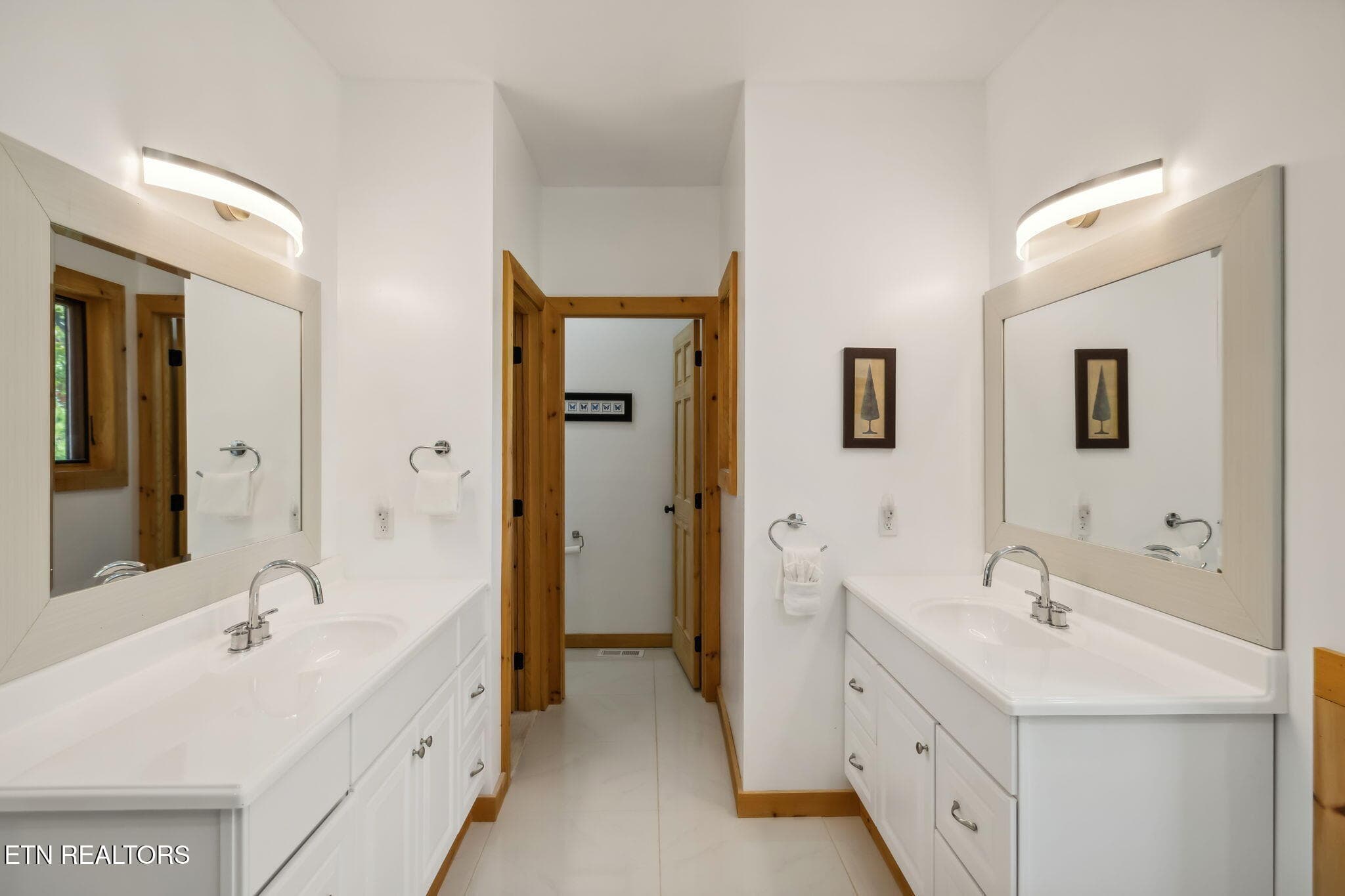 Main level master bath - 1642 Little Cove Rd, Sevierville, TN 37862