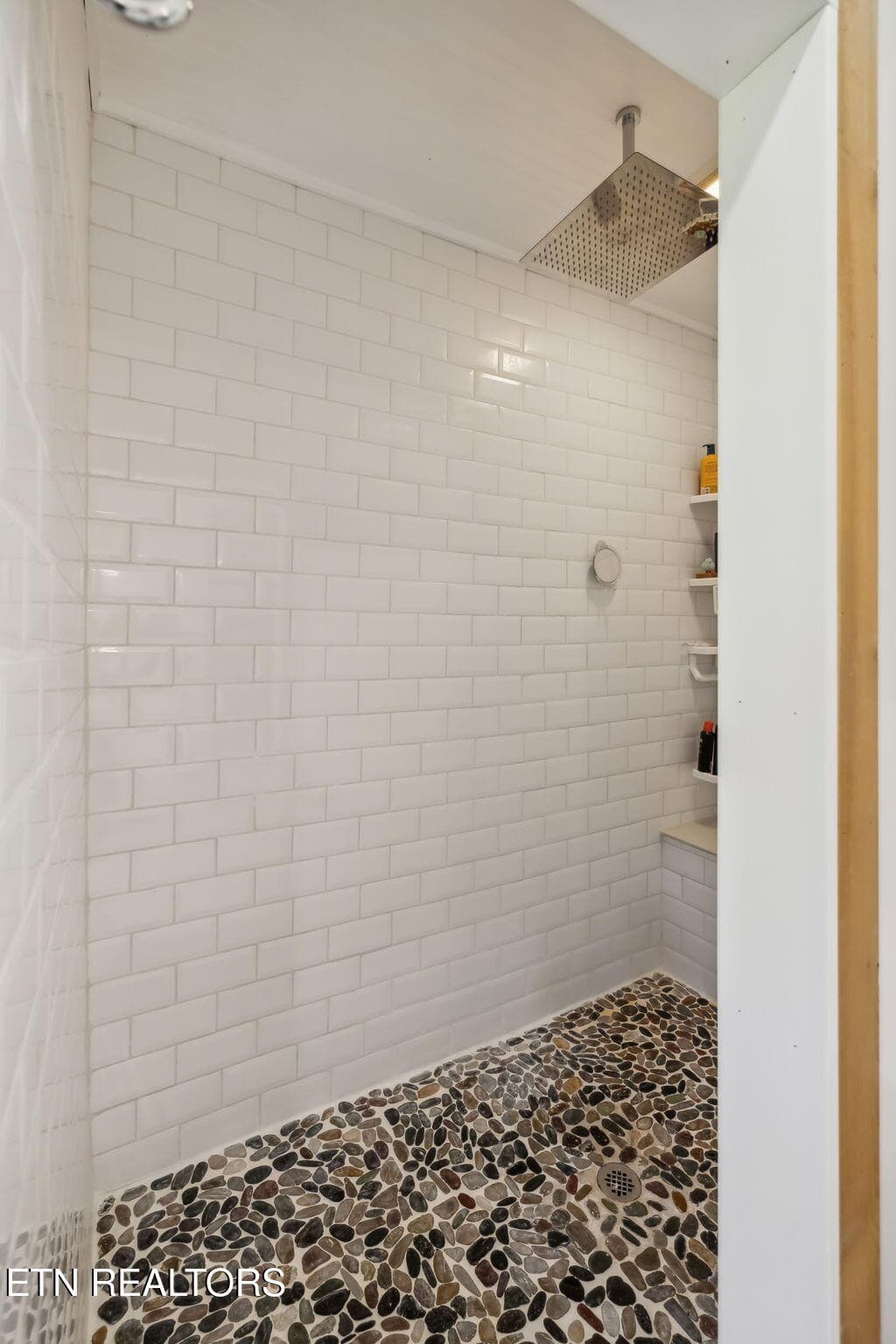Main level master bath - 1642 Little Cove Rd, Sevierville, TN 37862