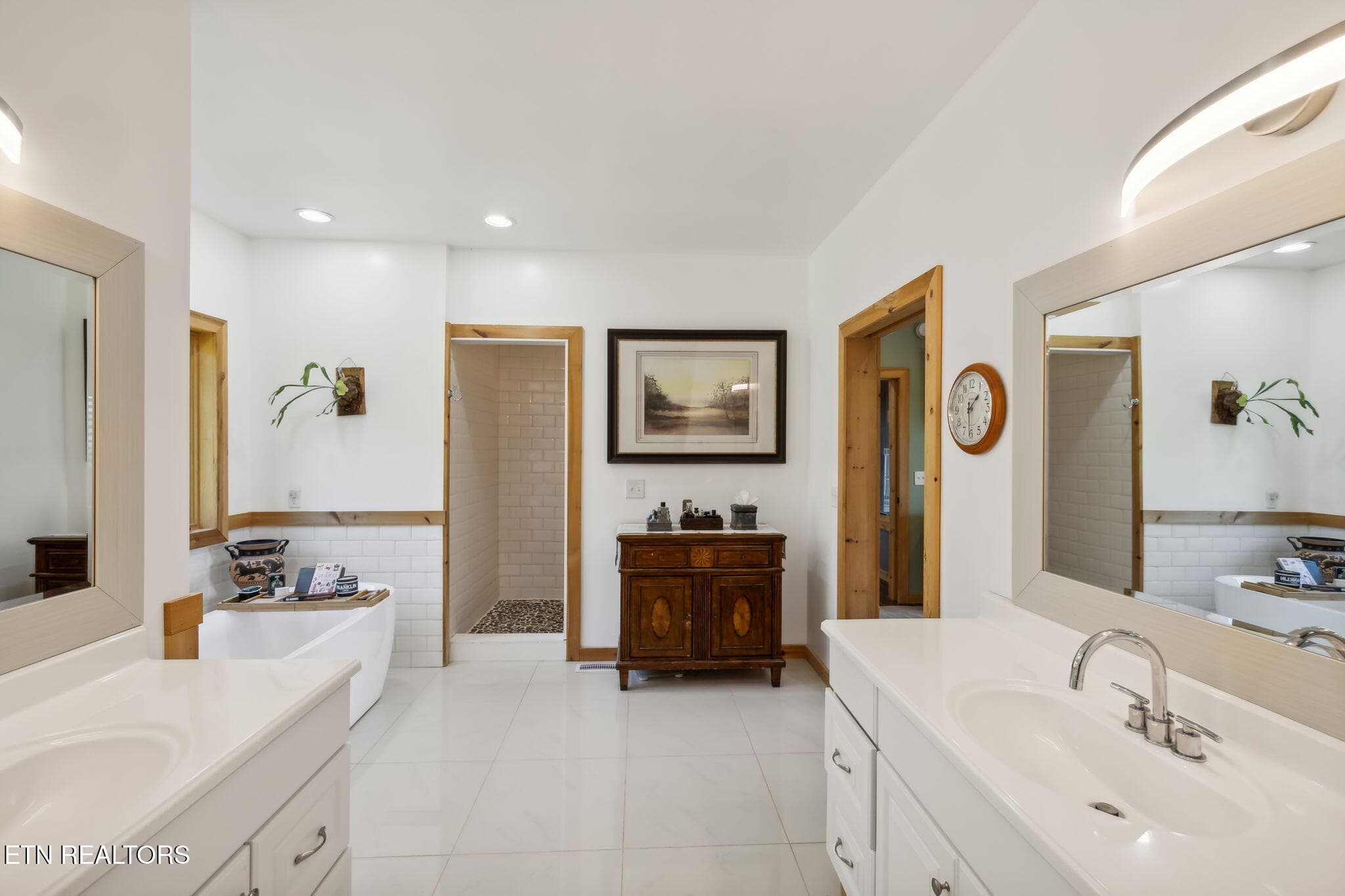 Double vanities - 1642 Little Cove Rd, Sevierville, TN 37862