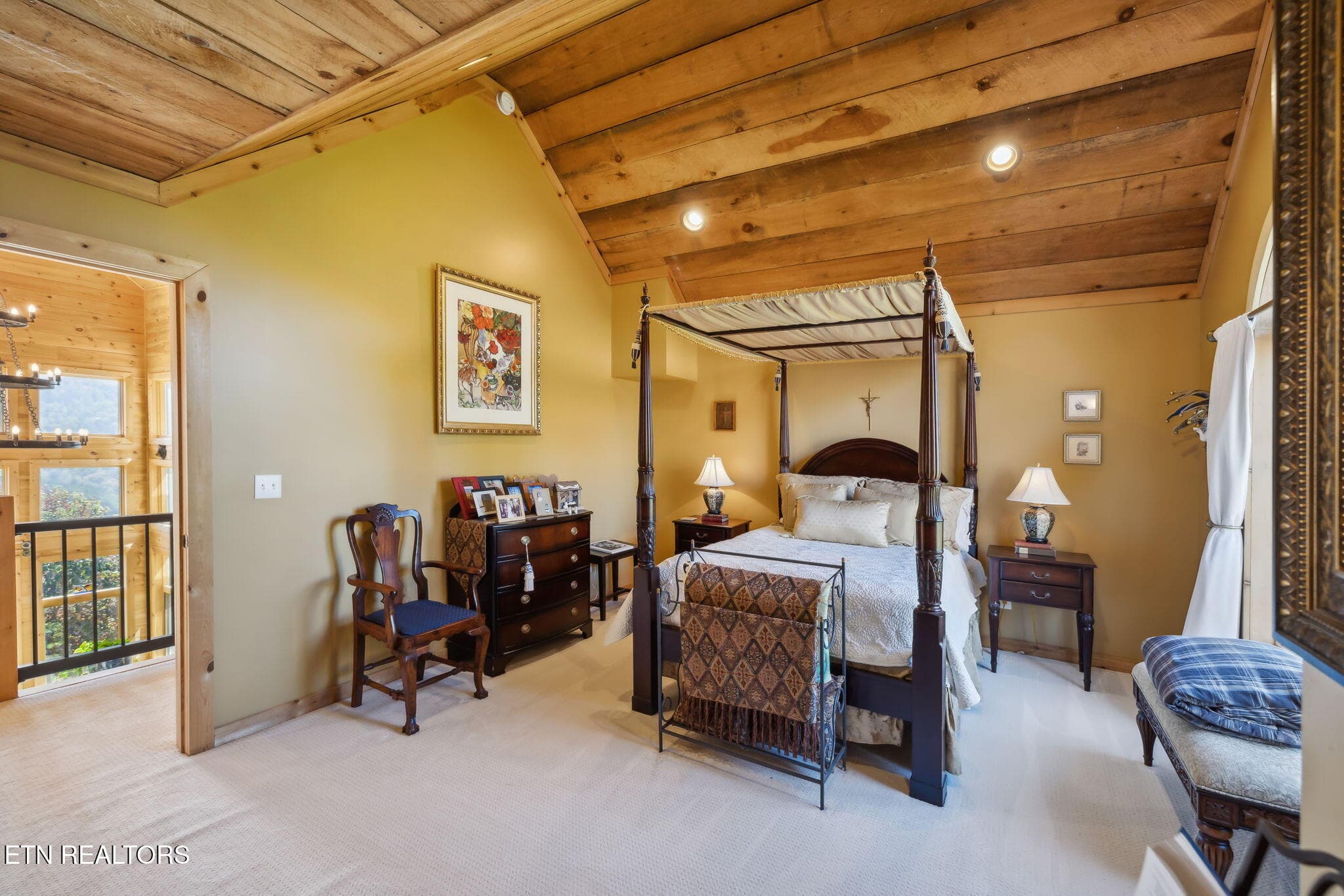 Upper suite 1 - 1642 Little Cove Rd, Sevierville, TN 37862
