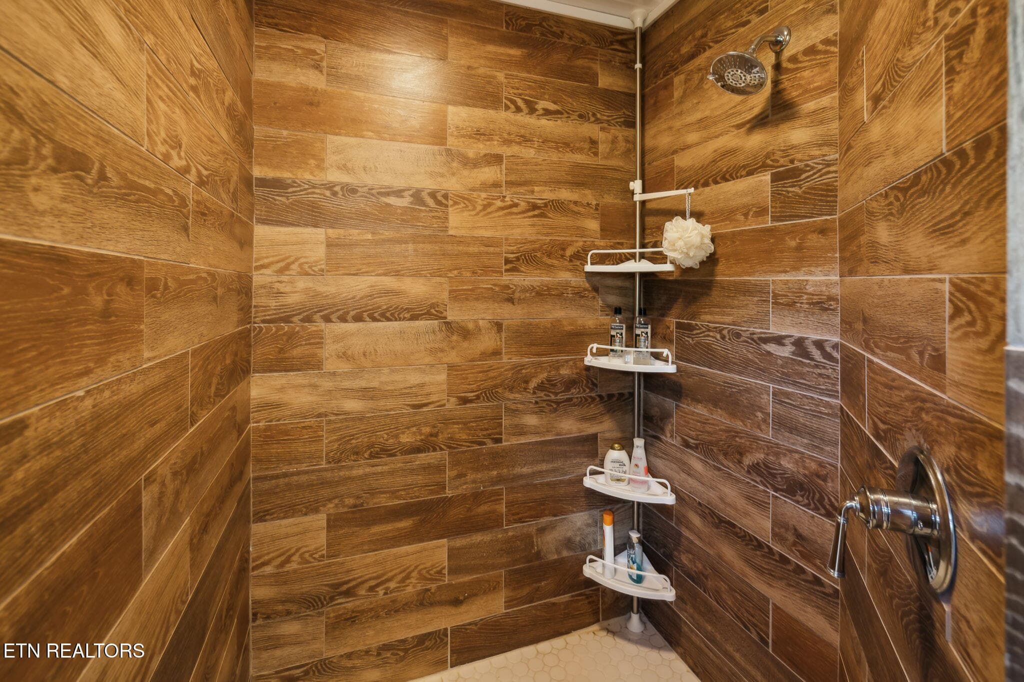 Upper suite 2 bath - 1642 Little Cove Rd, Sevierville, TN 37862