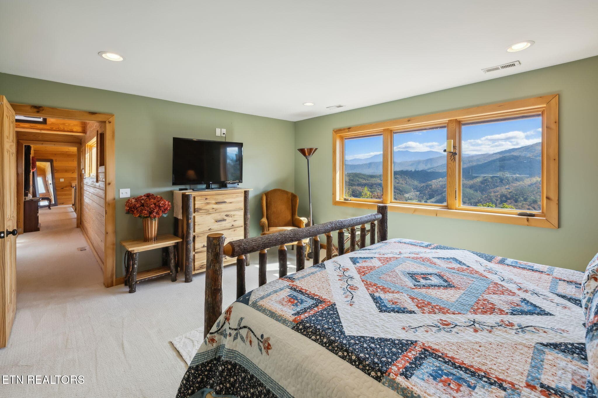 Upper suite - 1642 Little Cove Rd, Sevierville, TN 37862
