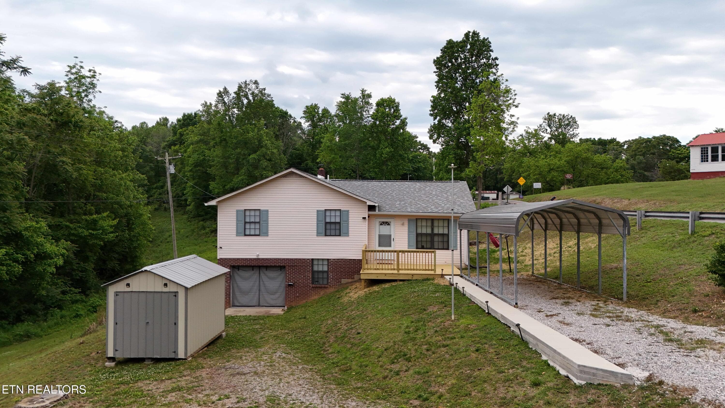 1825 Freehill Rd, Celina, TN 38551