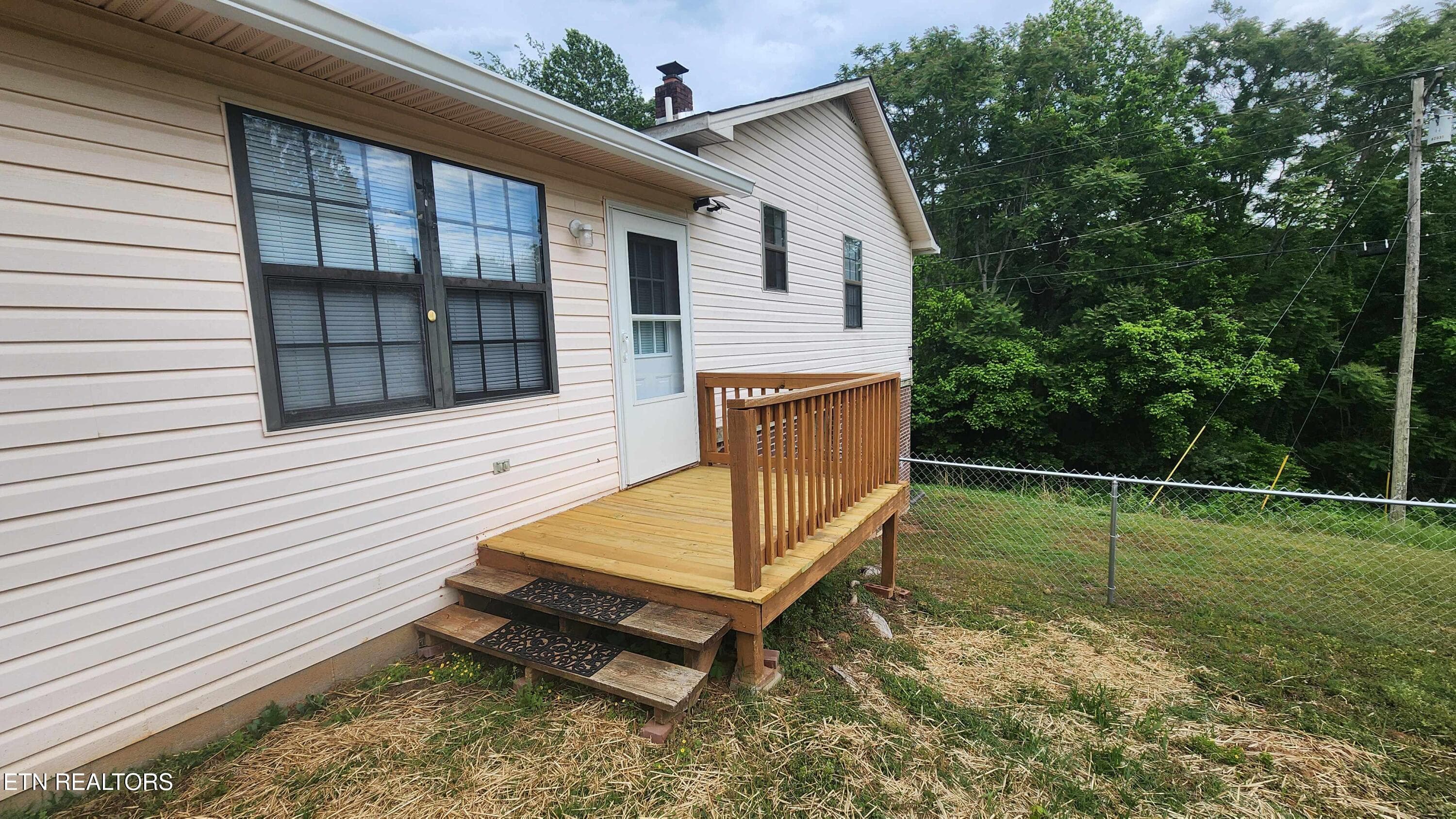 Freehill Rd -- Back Deck - 1825 Freehill Rd, Celina, TN 38551