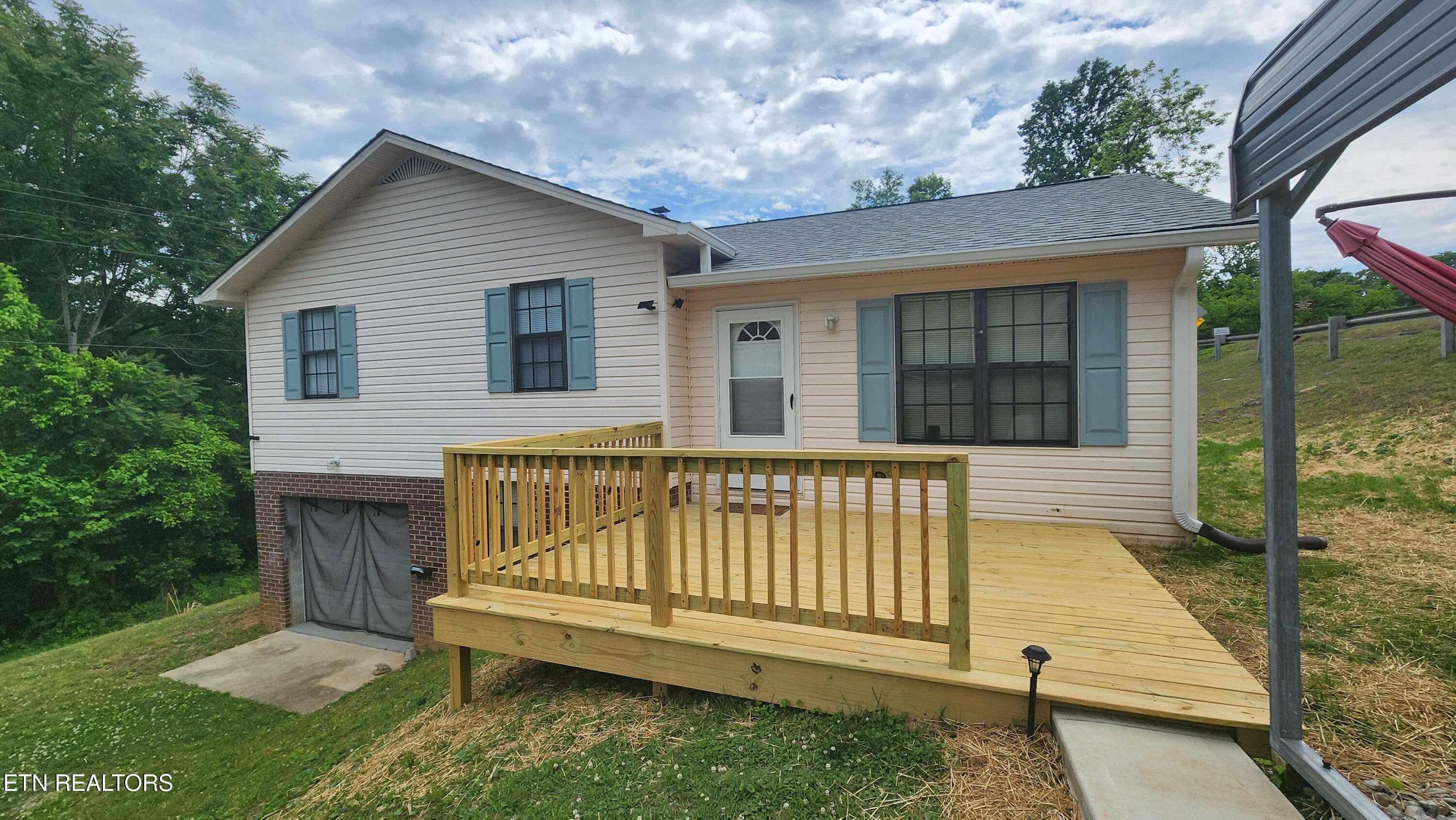 Freehill Rd -- Front Deck b - 1825 Freehill Rd, Celina, TN 38551