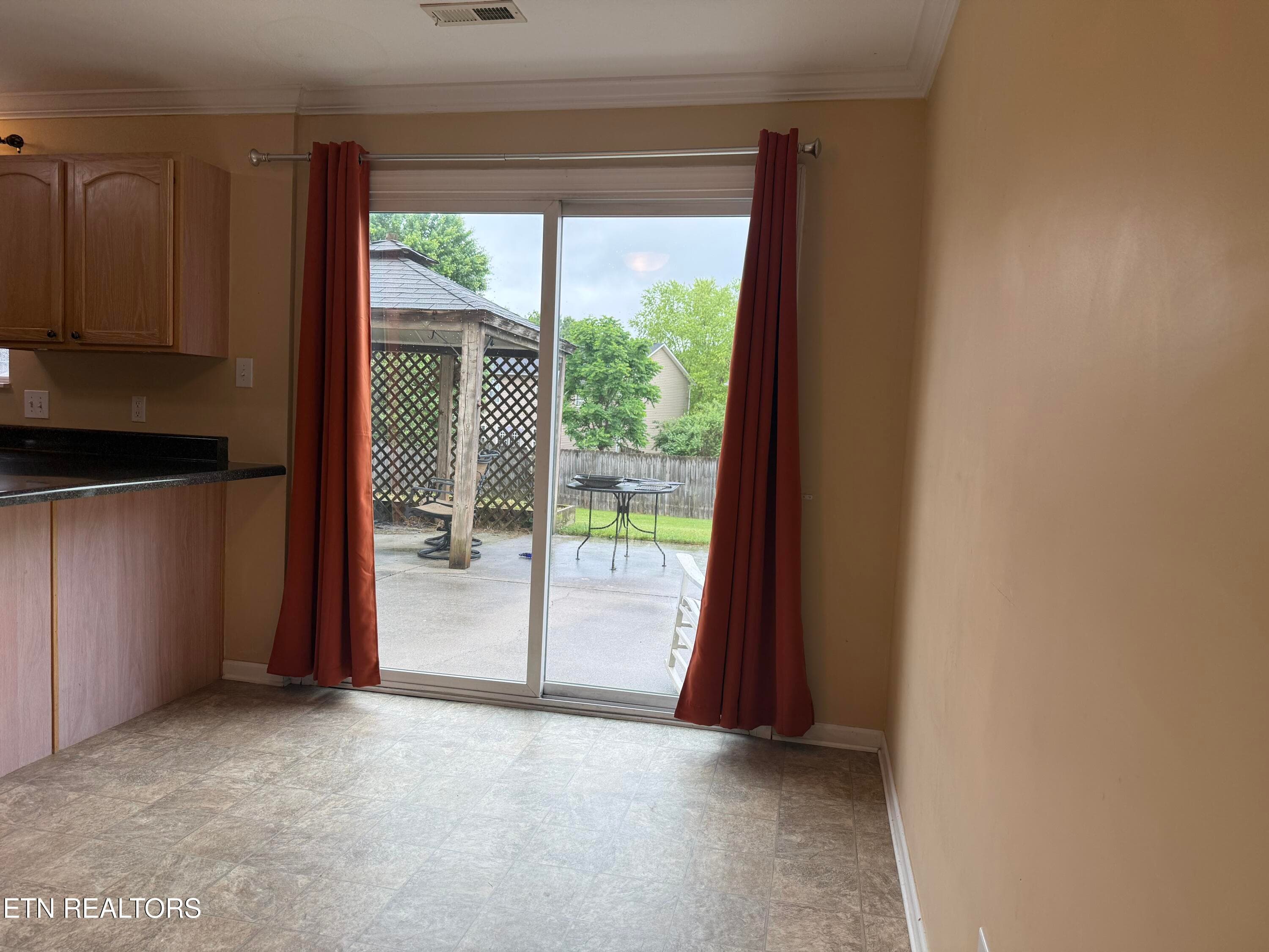 Kitchen/Eat In - 7847 Dawnview Rd, Powell, TN 37849