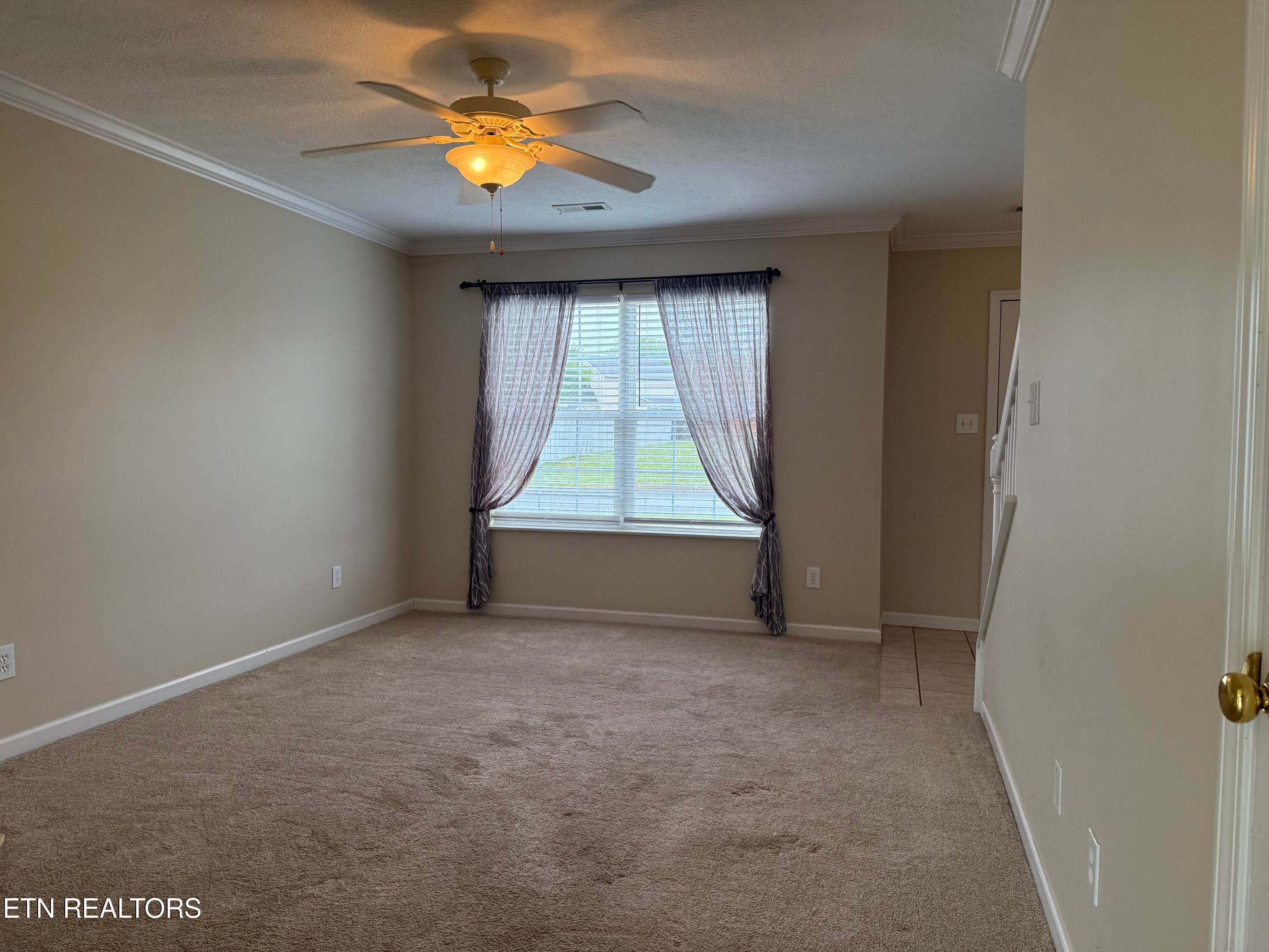 Living Room 2 - 7847 Dawnview Rd, Powell, TN 37849