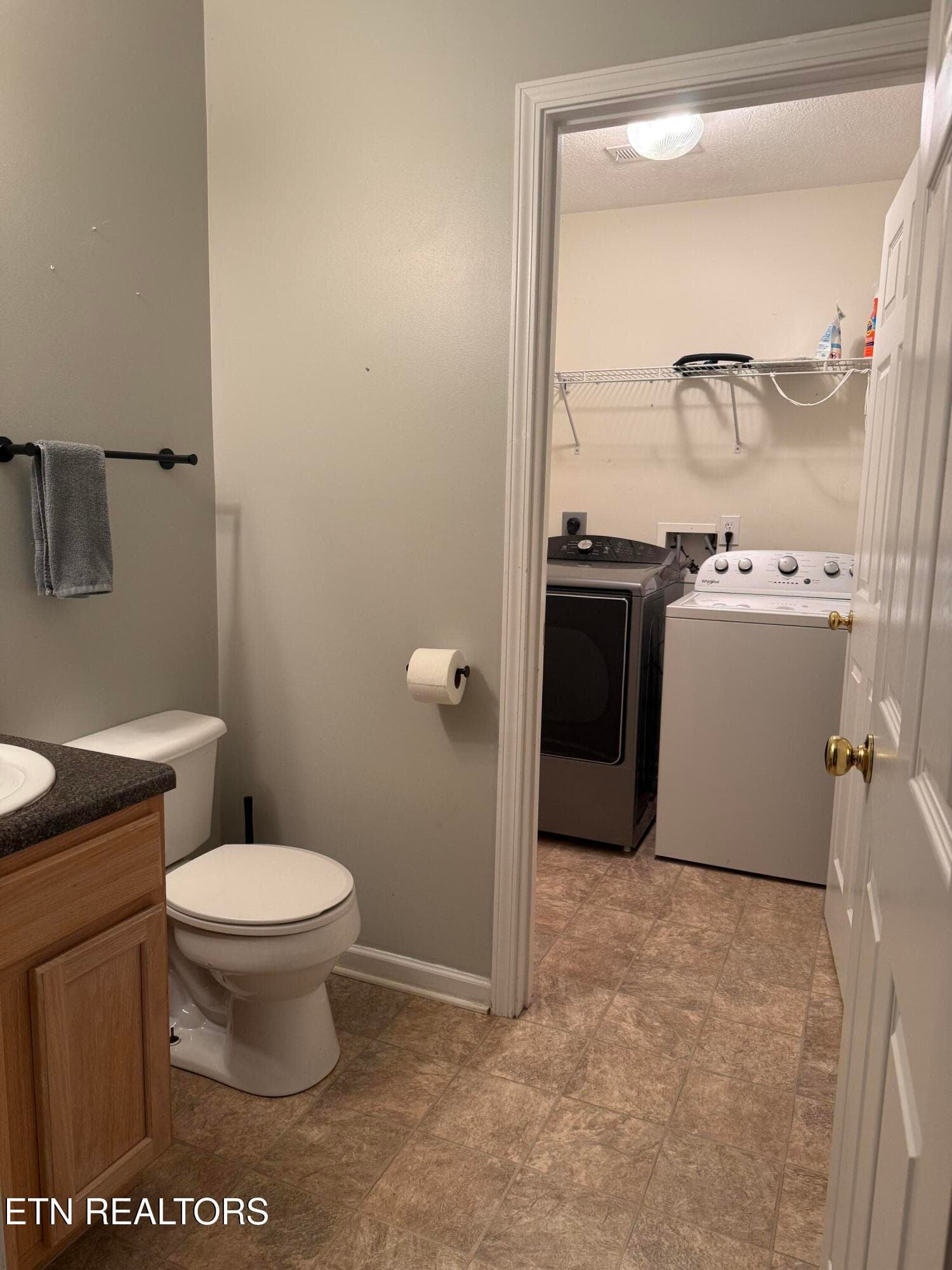 Half Bath\Laundry - 7847 Dawnview Rd, Powell, TN 37849