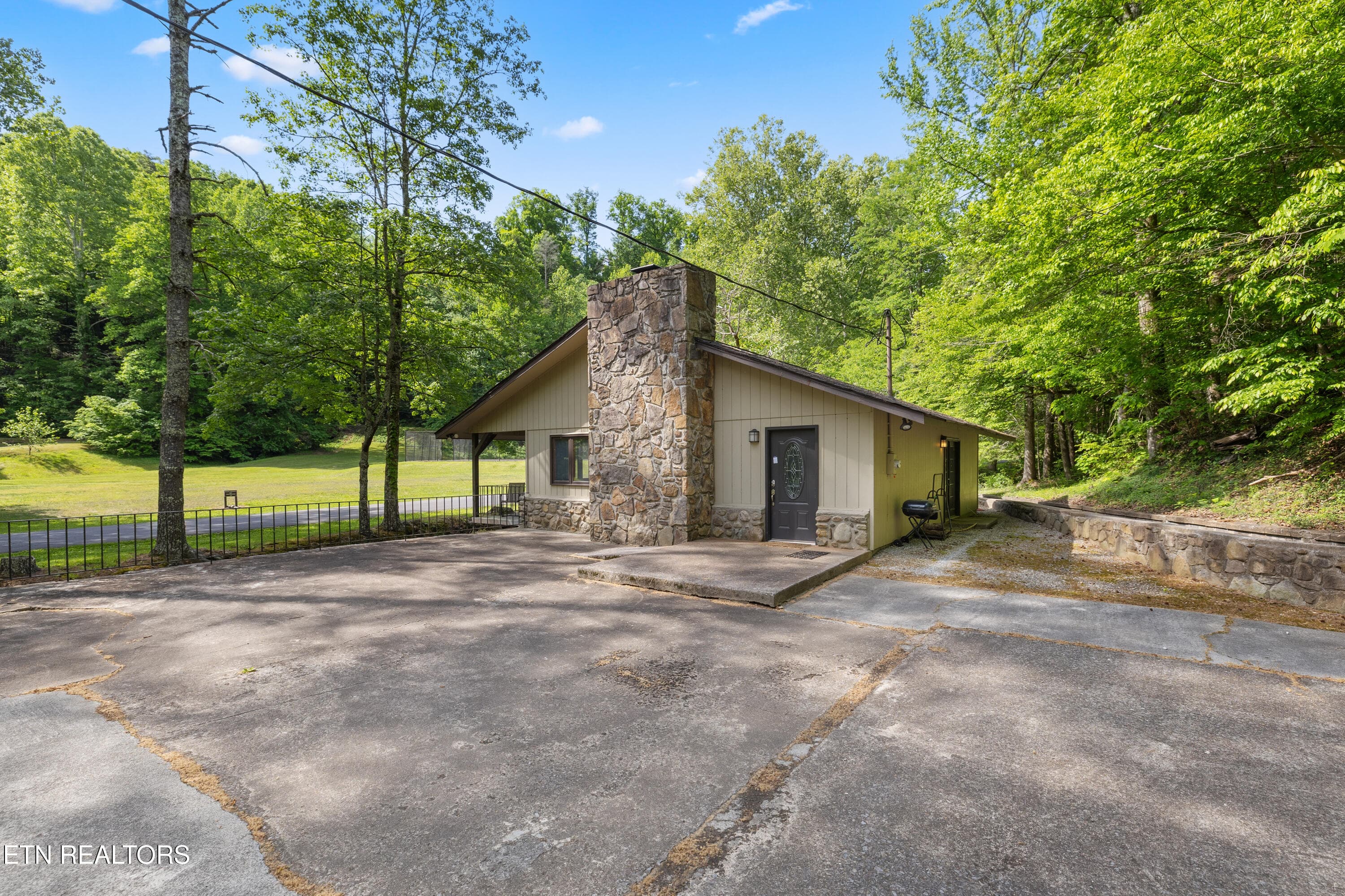 Clubhouse - 509 Adams Road, Gatlinburg, TN 37738, Gatlinburg