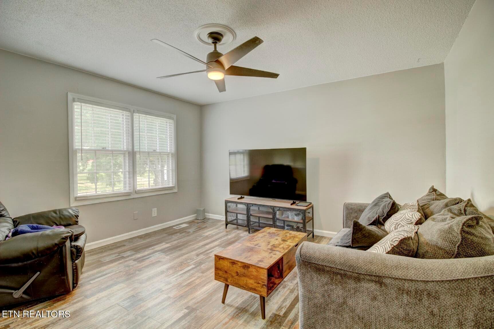 Family Room 2 - 5801 Outer Drive, Knoxville, TN 37921, Knoxville