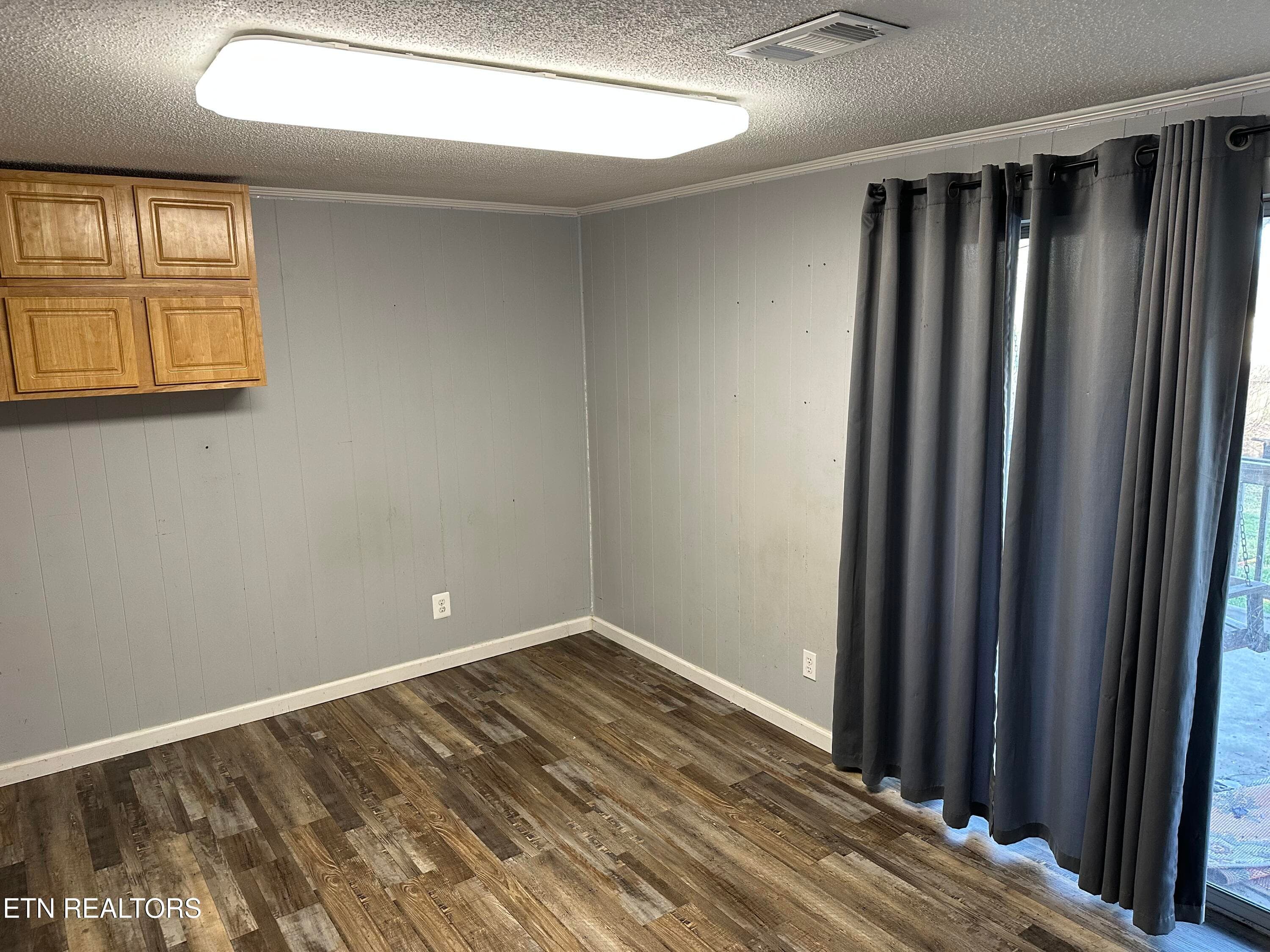 Downstairs bedroom - 5801 Outer Drive, Knoxville, TN 37921, Knoxville