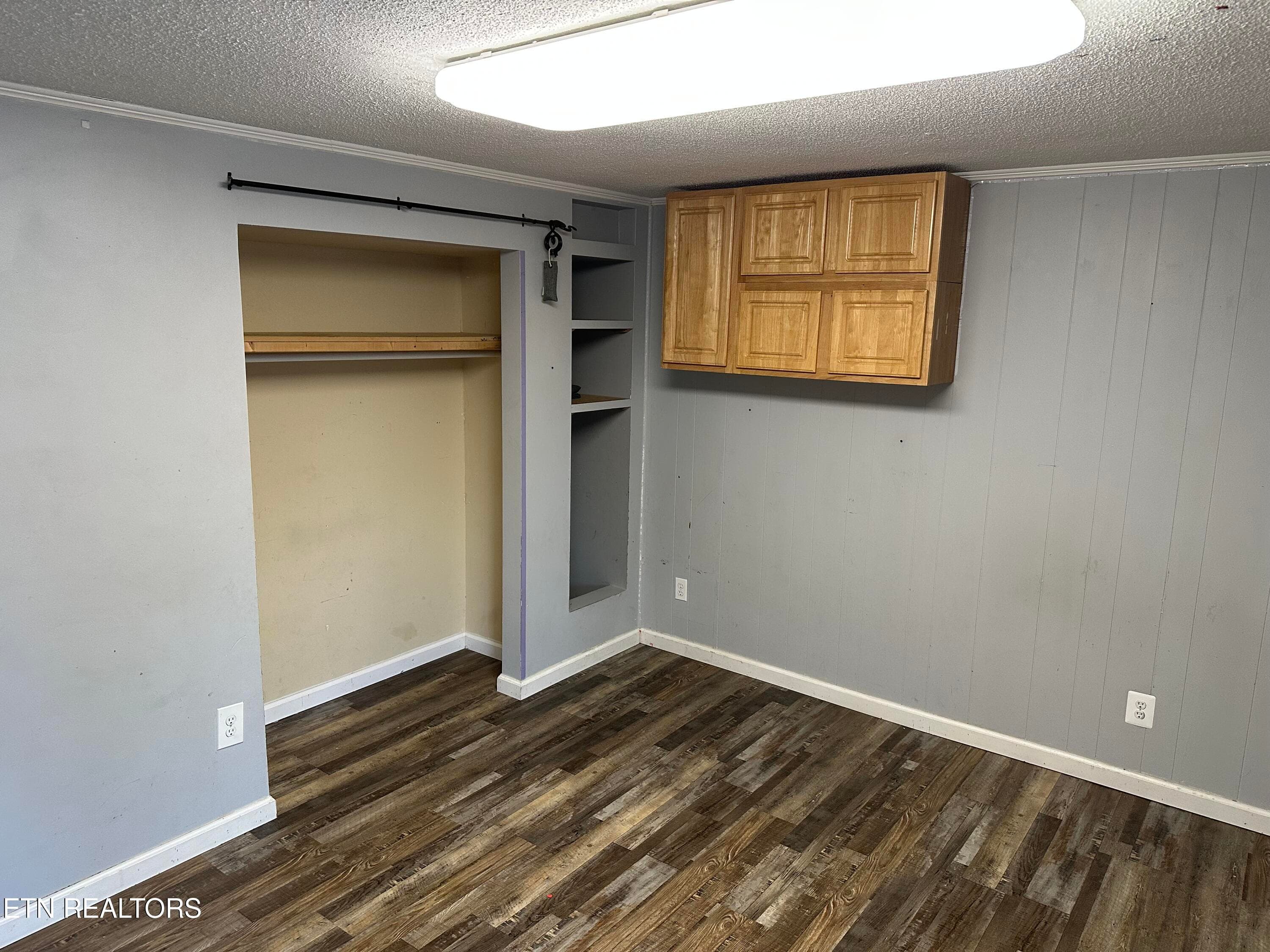 Downstairs bedroom - 5801 Outer Drive, Knoxville, TN 37921, Knoxville