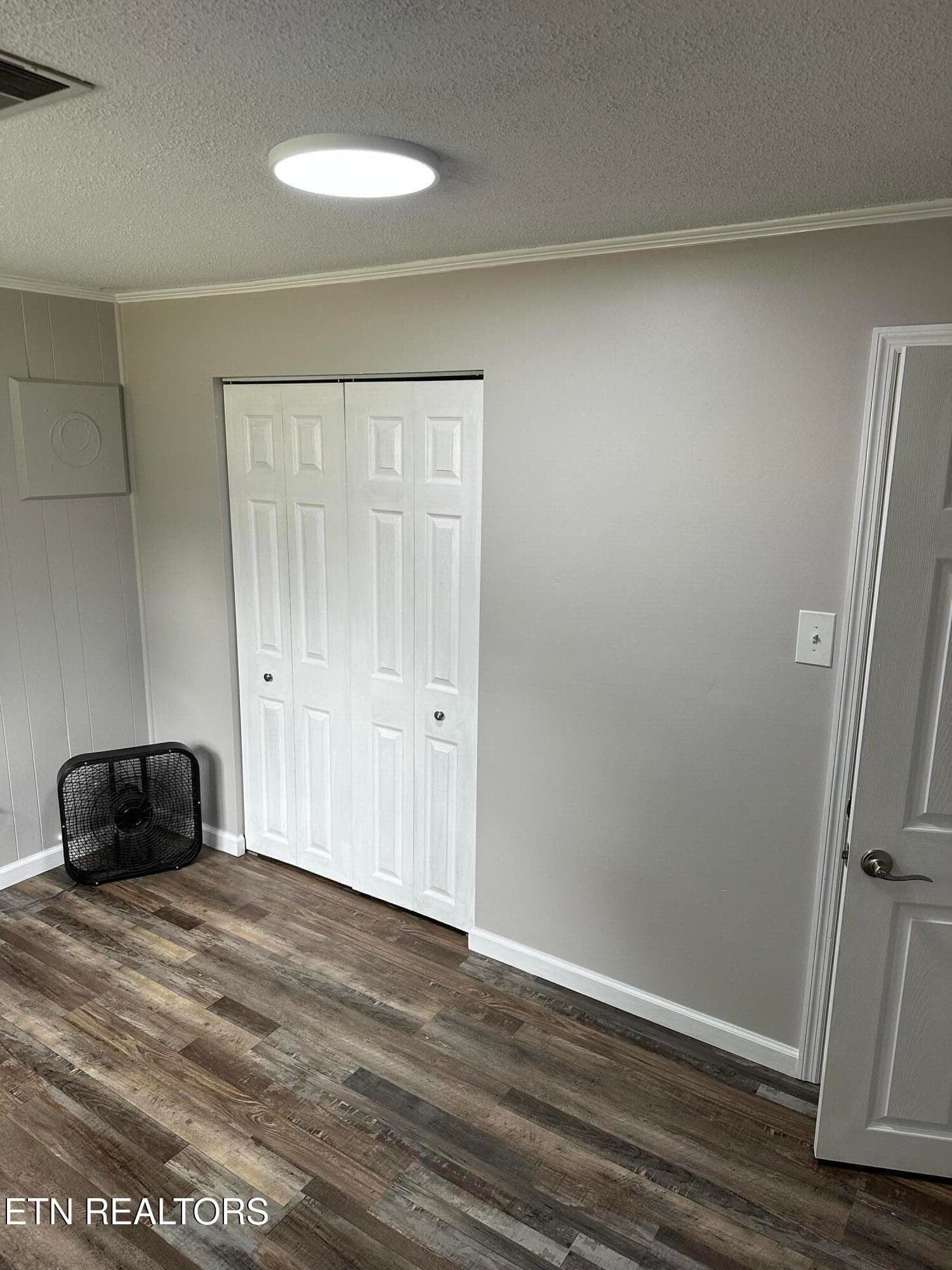 Downstairs bedroom - 5801 Outer Drive, Knoxville, TN 37921, Knoxville