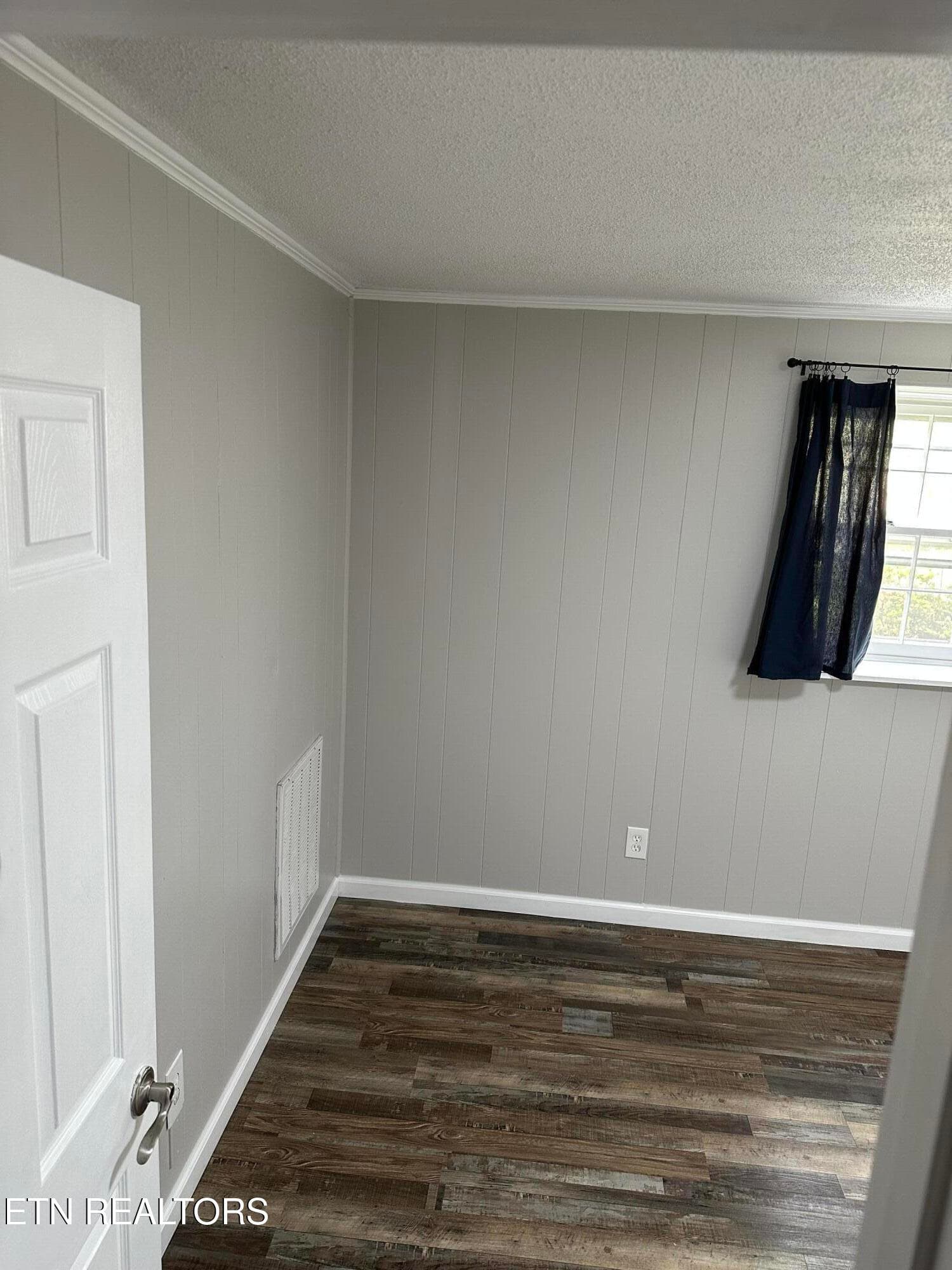 Downstairs bedroom - 5801 Outer Drive, Knoxville, TN 37921, Knoxville